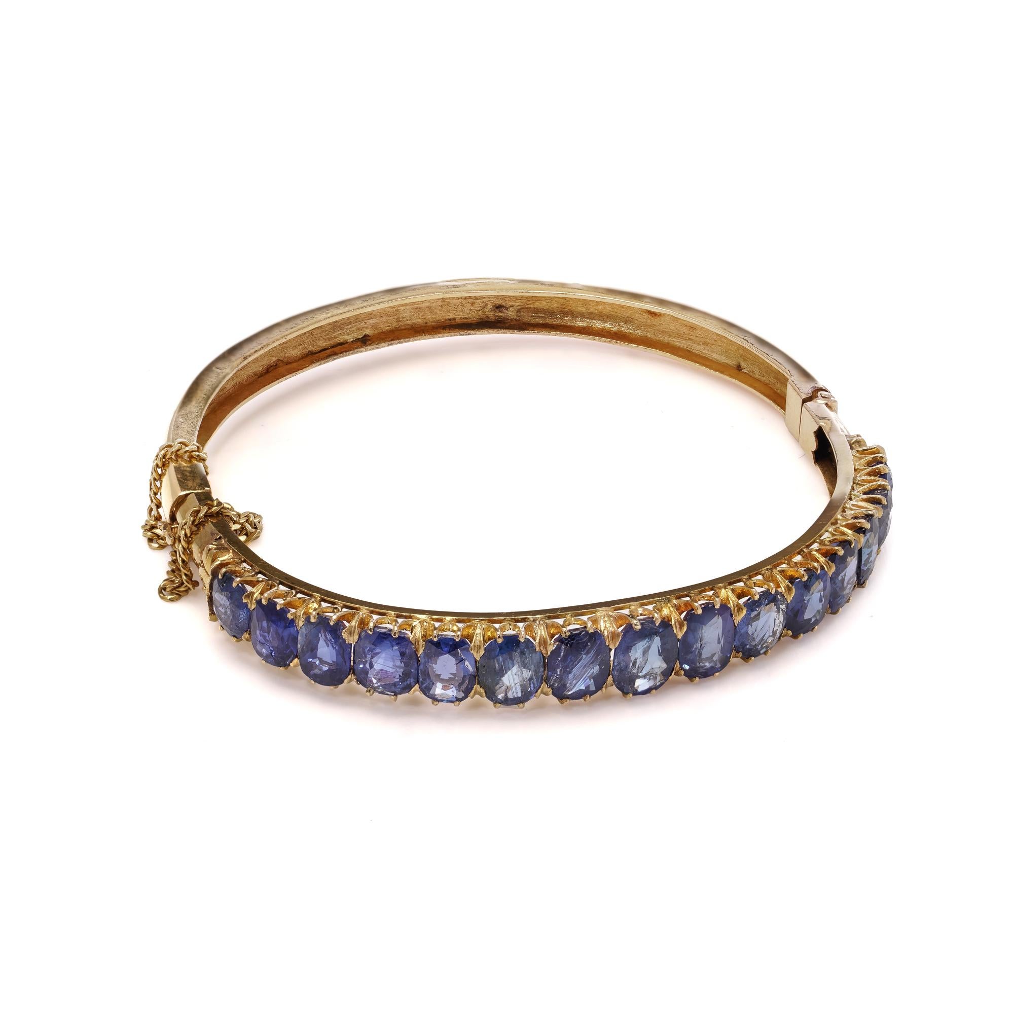 Antique Victorian 18kt gold Sapphire bangle with safety chain. In Good Condition For Sale In Braintree, GB