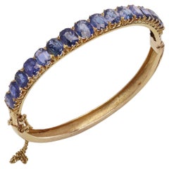 Bracelet jonc victorien ancien en or 18 carats avec saphir et chaîne de sécurité.