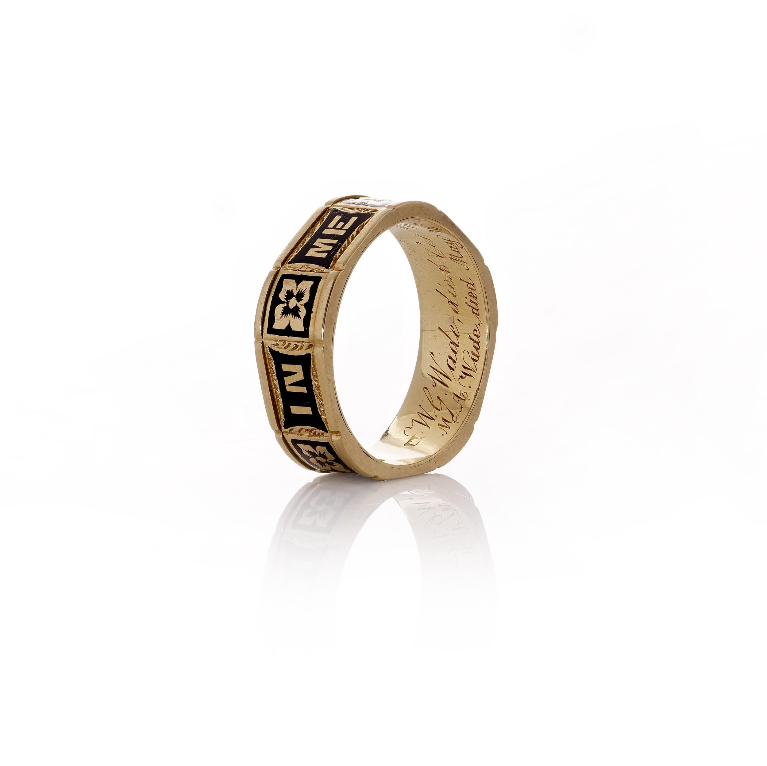 Antique Victorian 18kt. yellow gold and black enamel mourning ring  In Good Condition For Sale In Braintree, GB