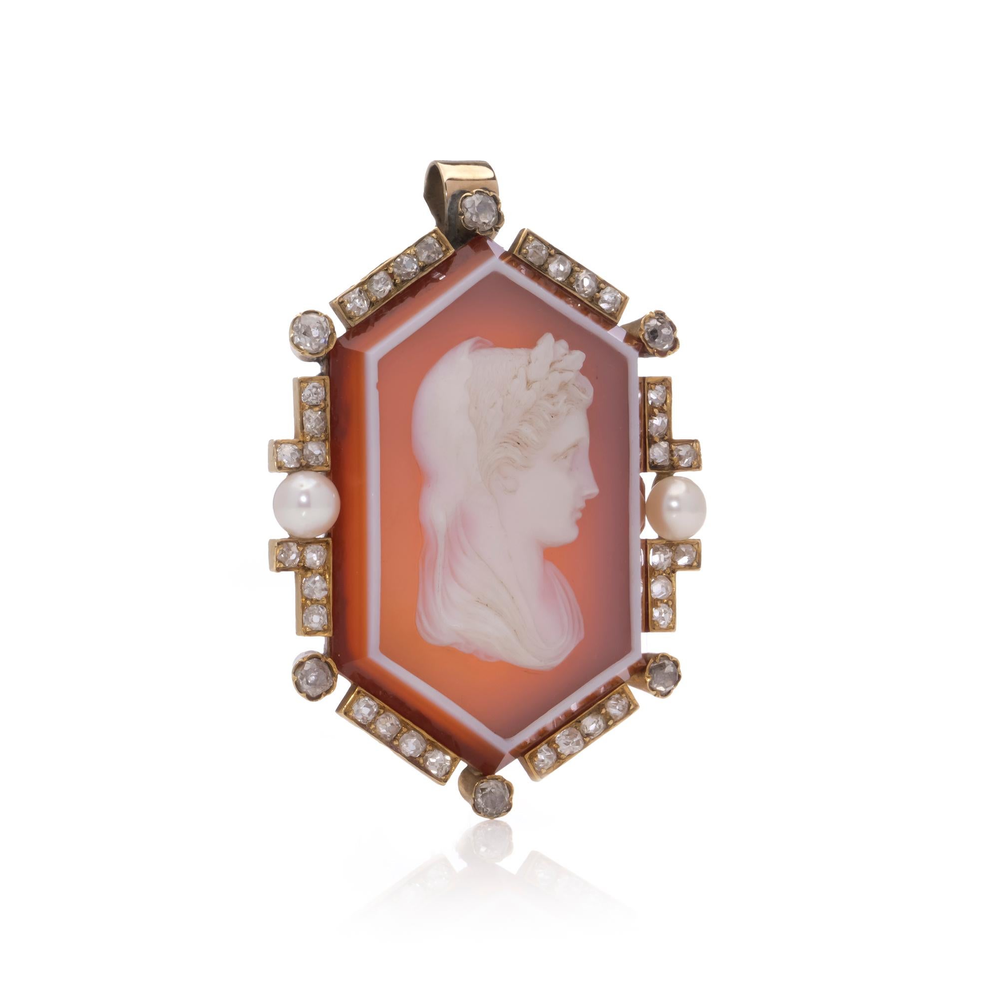 Antique Victorian 18kt Yellow Gold Cameo Brooch/Pendant In Good Condition For Sale In Braintree, GB
