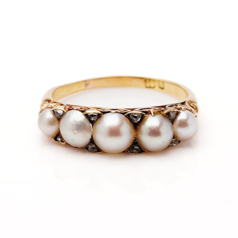 Rose Cut Antique Victorian 18kt Yellow Gold Ladies Ring with Pearls and Rose-Cut Diamonds For Sale