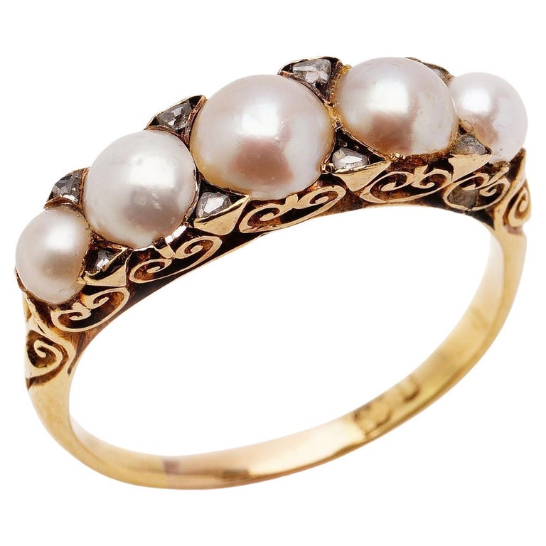 Antique Victorian 18kt Yellow Gold Ladies Ring with Pearls and Rose-Cut Diamonds For Sale