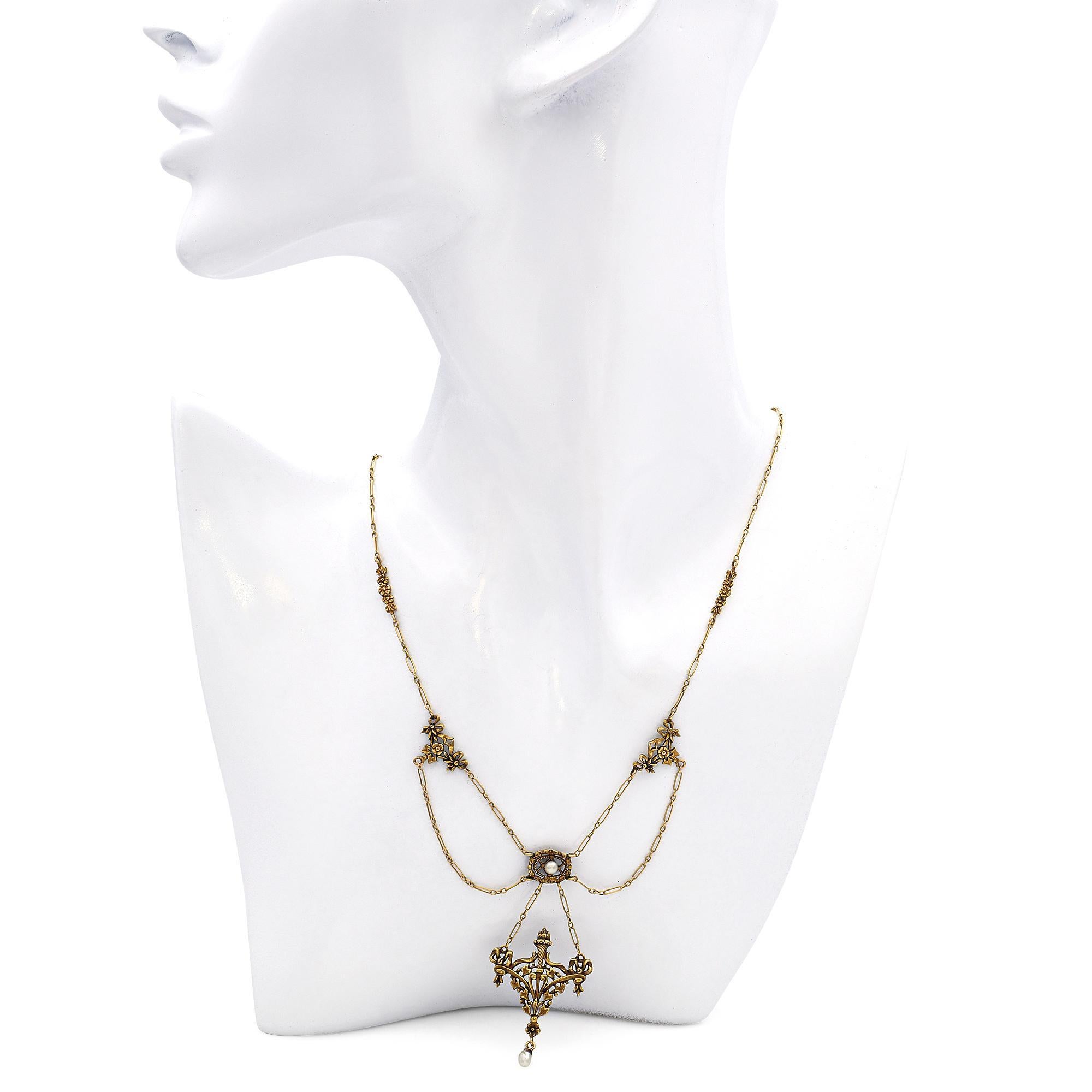 Victorien Collier victorien ancien en or jaune 19k avec feston de perles de rocaille naturelles en vente