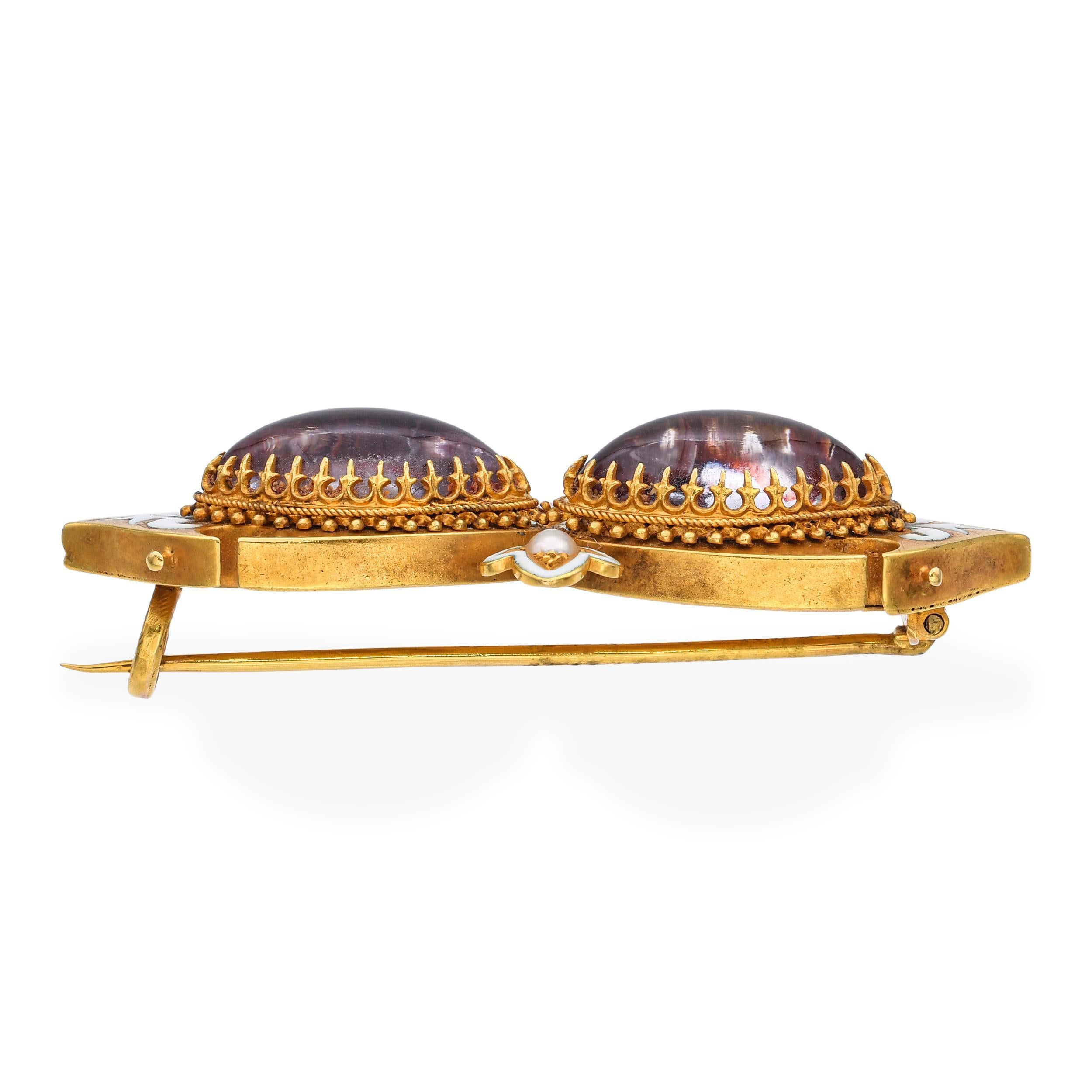 Antike viktorianische 19k Gelbgold gemalt Kristall-Overlay und Emaille-Brosche im Zustand „Gut“ im Angebot in New York, NY