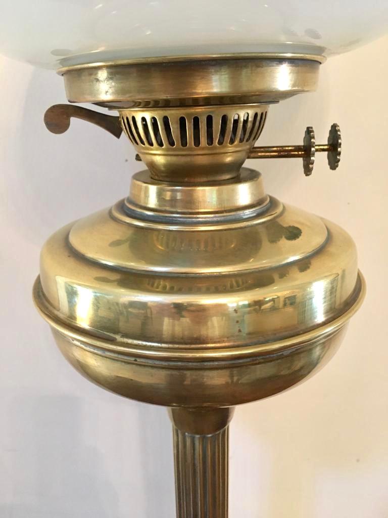 Antike viktorianische Öllampe aus Messing aus dem 19. Jahrhundert im Zustand „Hervorragend“ im Angebot in Suffolk, GB