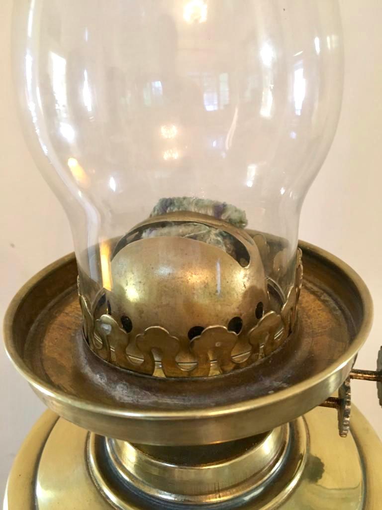 Antique Victorian 19th Century Brass Oil Lamp In Excellent Condition For Sale In Suffolk, GB