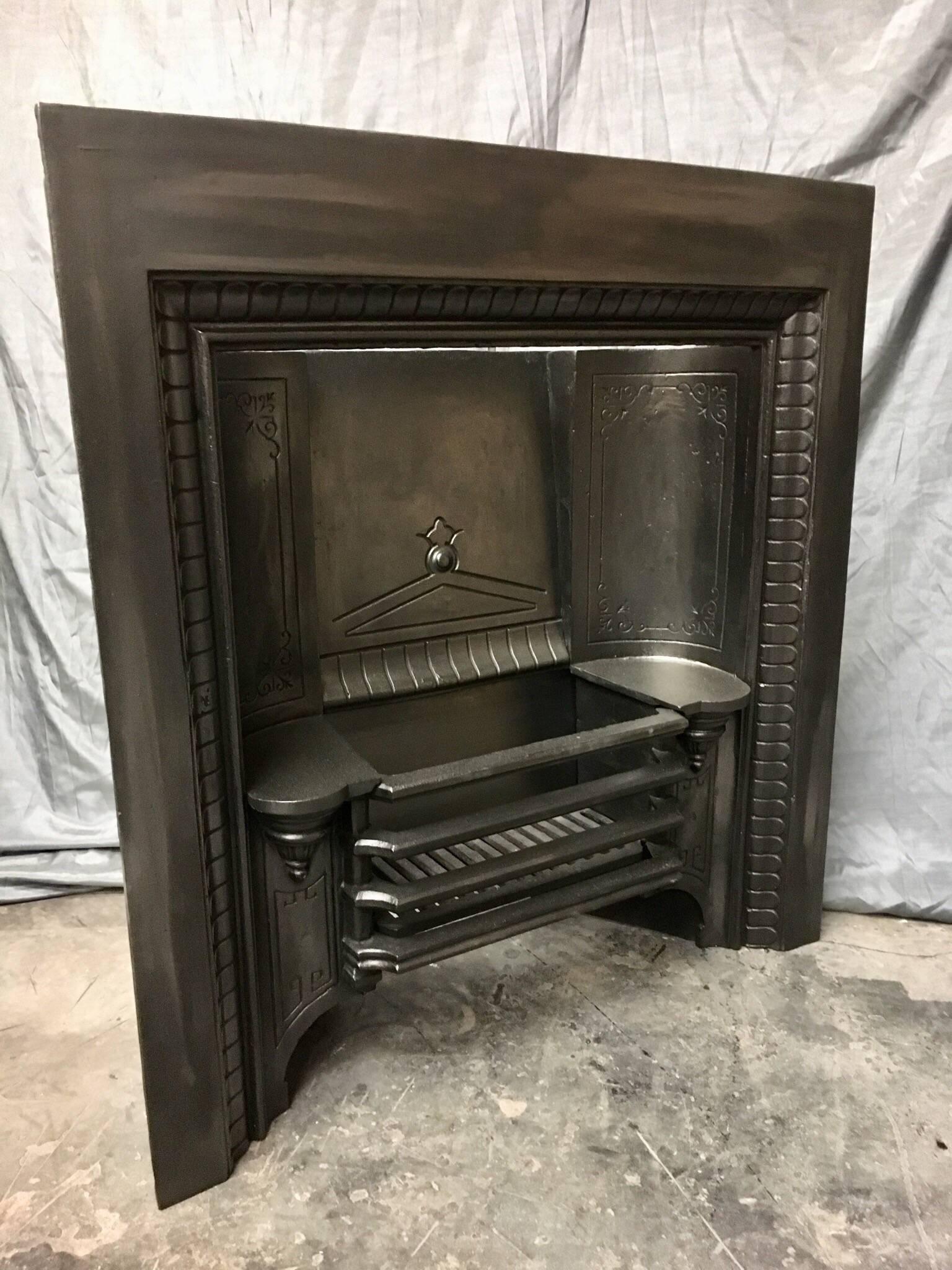 Antique Victorian 19th Century Coalbrookedale Hob Grate Fireplace Insert In Good Condition In Edinburgh, GB