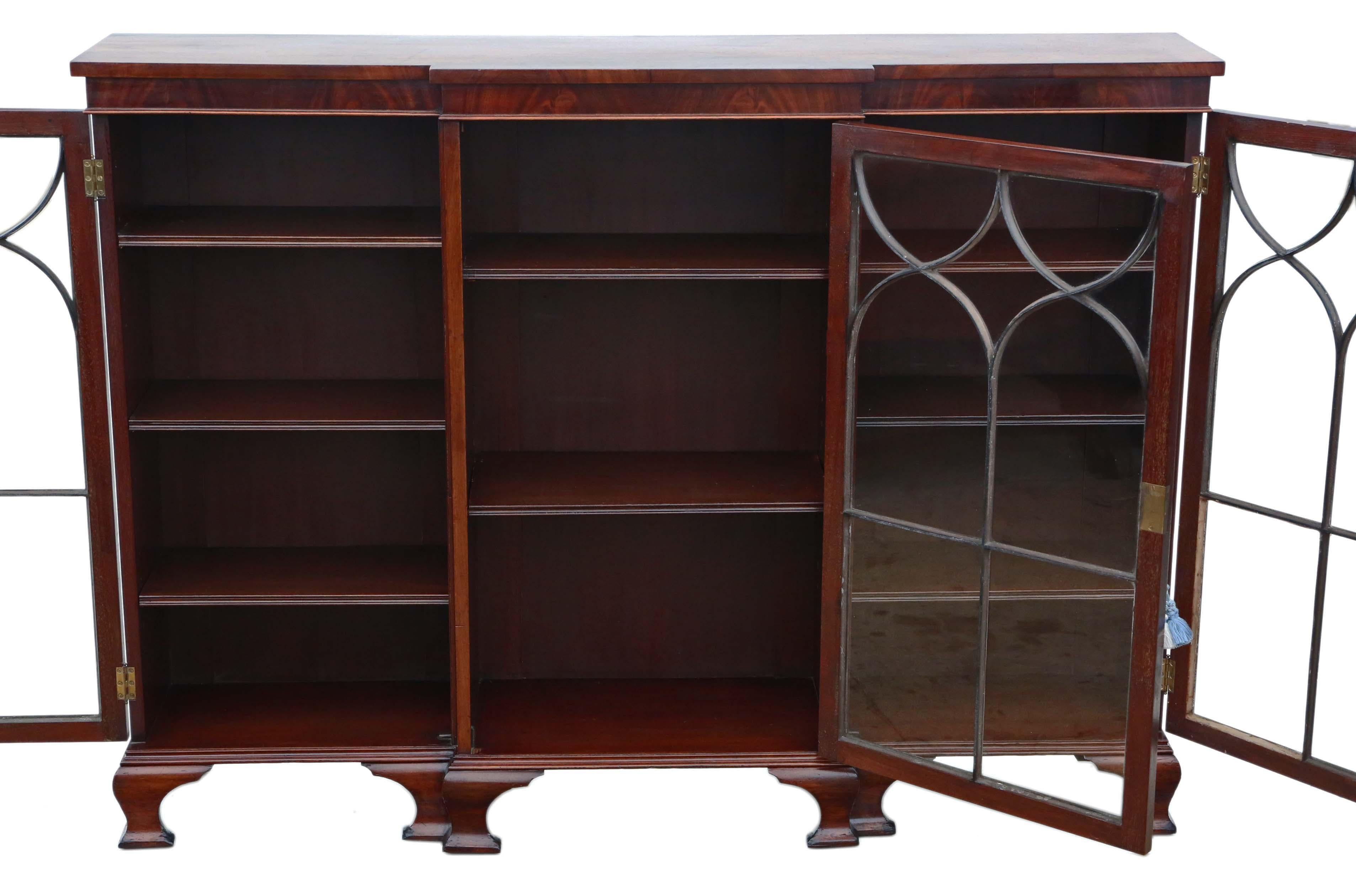Antique fine quality Victorian 19th century mahogany adjustable glazed breakfront bookcase. We have a key.

Solid and strong, with no loose joints and no woodworm.

A fine quality piece of furniture that is far better than most. Attractive