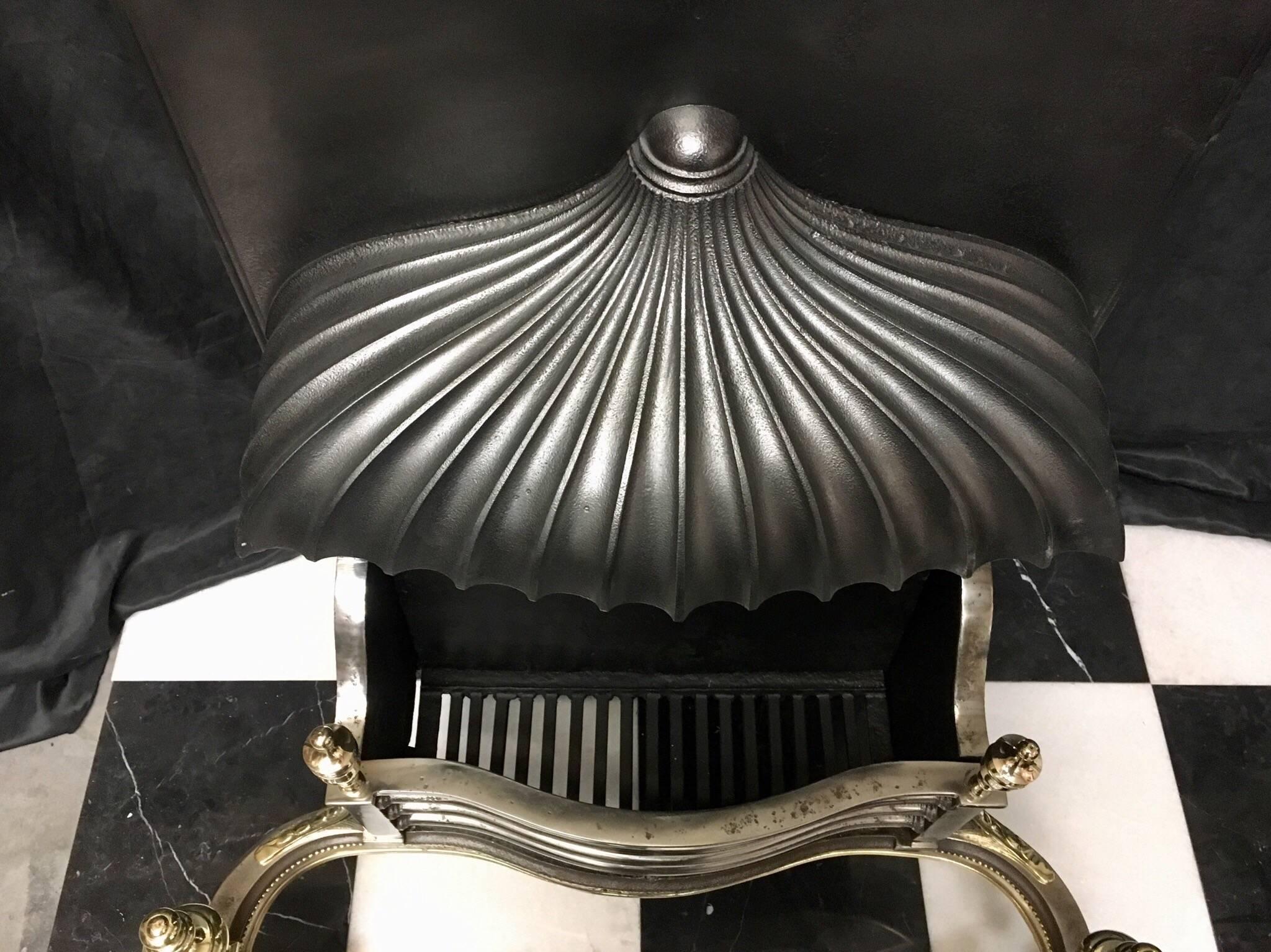 Fine XIX secolo Antico cesto per griglia da fuoco a cappuccio in stile vittoriano del XIX secolo in vendita