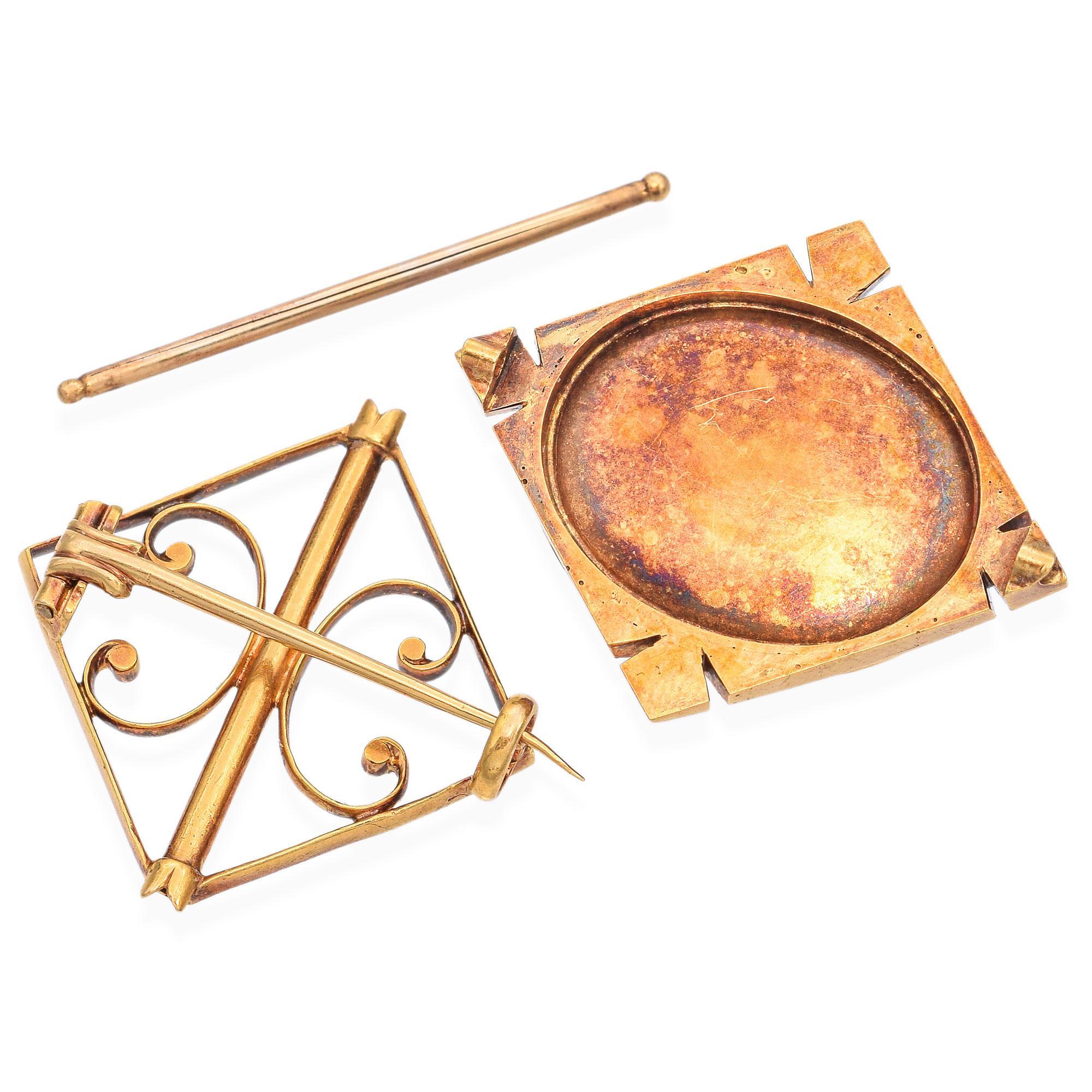 Women's Antique Victorian 20K Yellow Gold 35.6ct Amethyst Cabochon Brooch For Sale