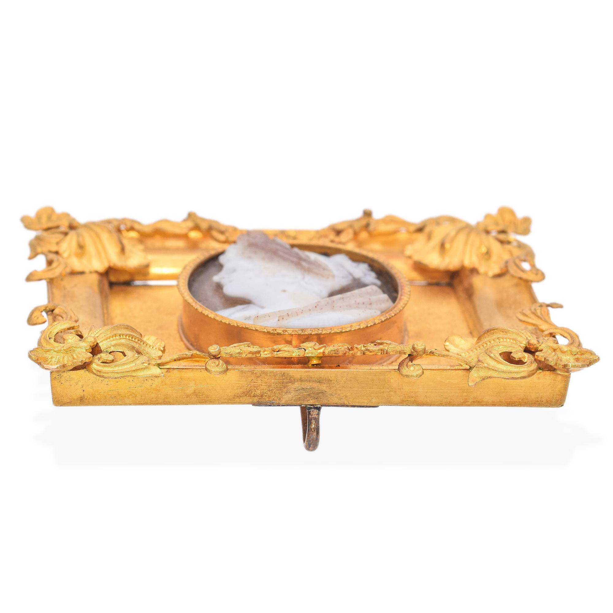Antique Victorian 20k Yellow Gold Intricately Framed Cameo In Good Condition For Sale In New York, NY