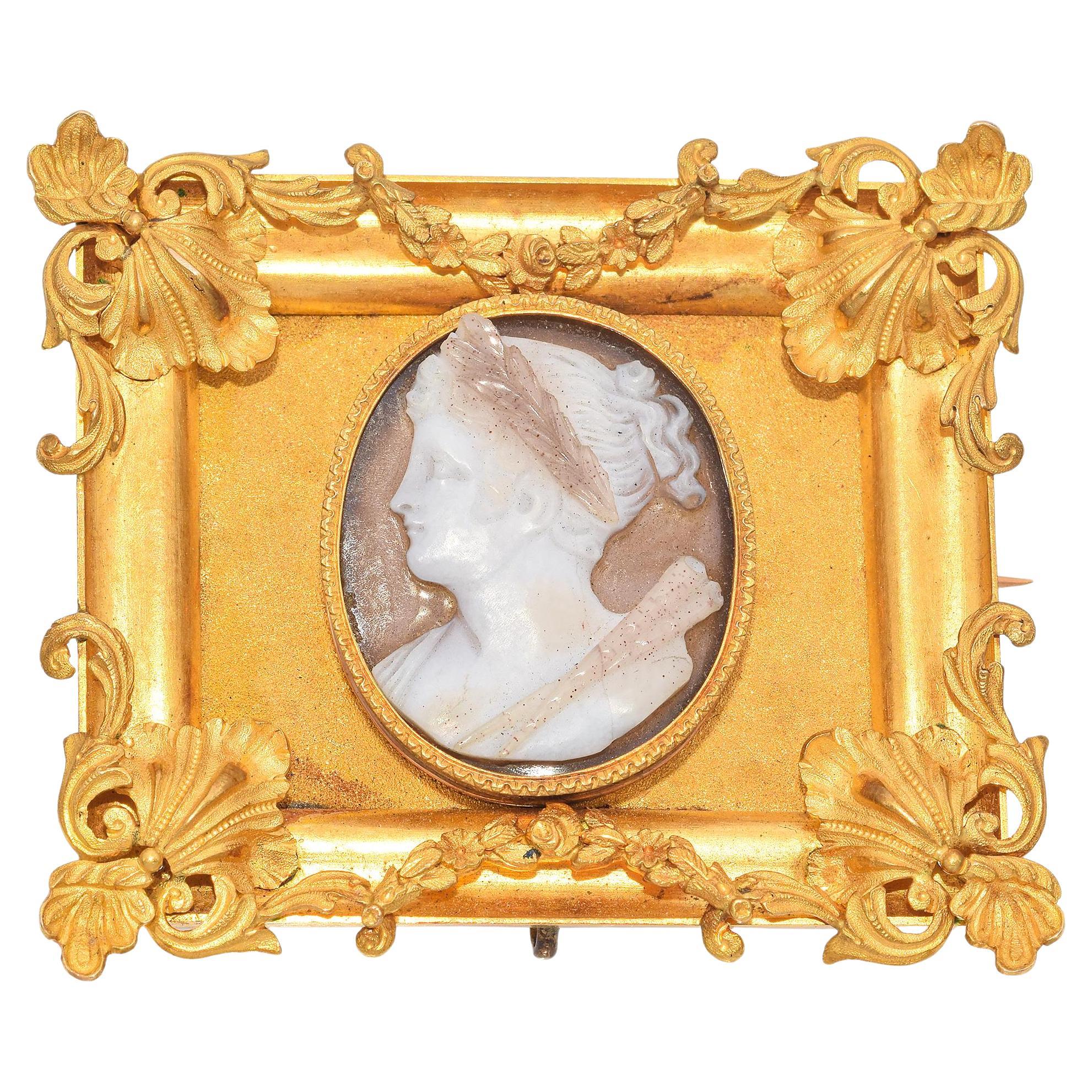 Antique Victorian 20k Yellow Gold Intricately Framed Cameo