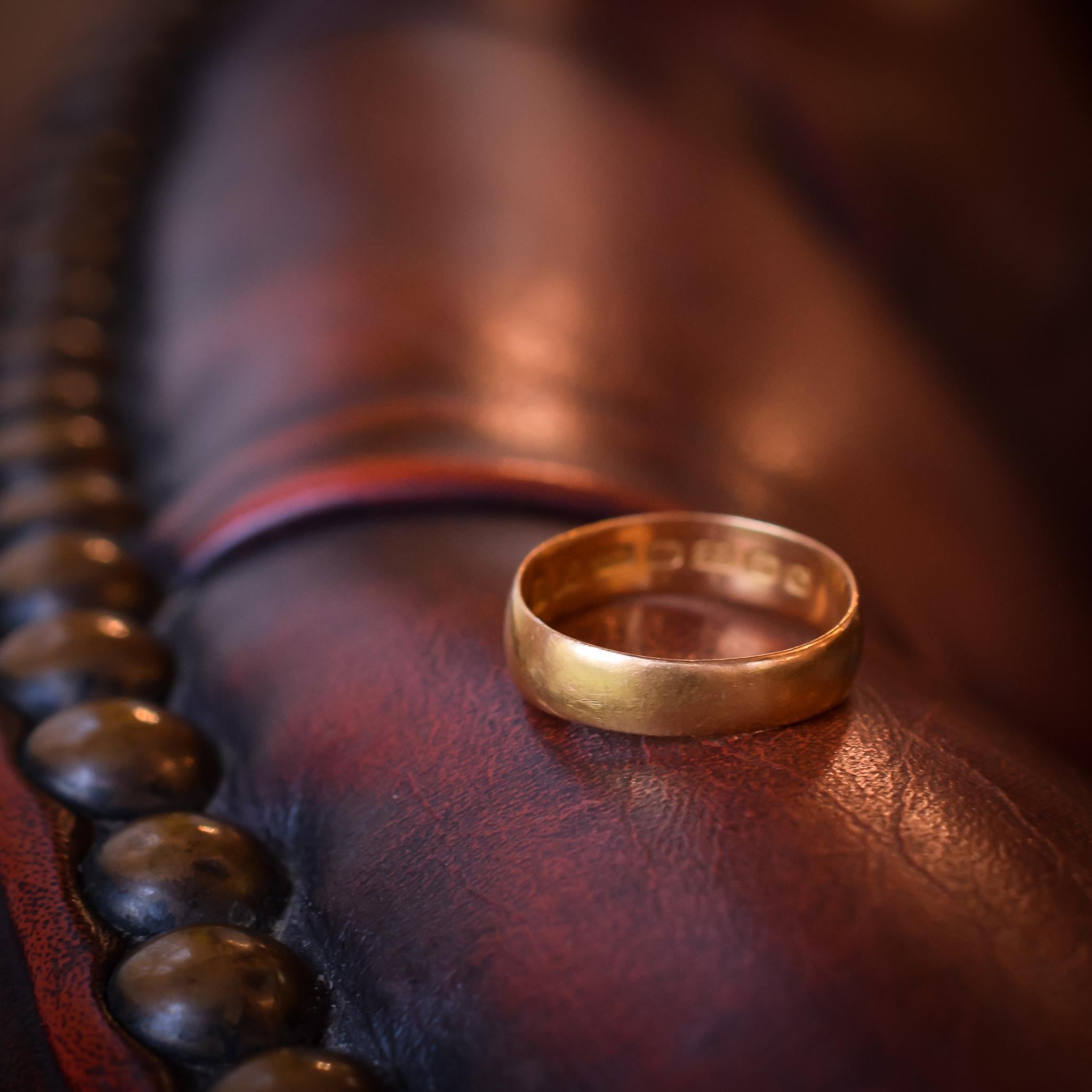 Antique Victorian 22 Karat Gold Wedding Band Ring 1