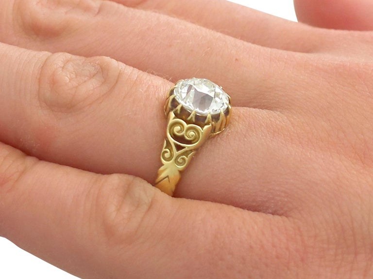 Antique Victorian 2.30 Carat Diamond Yellow Gold Solitaire Ring For Sale 3