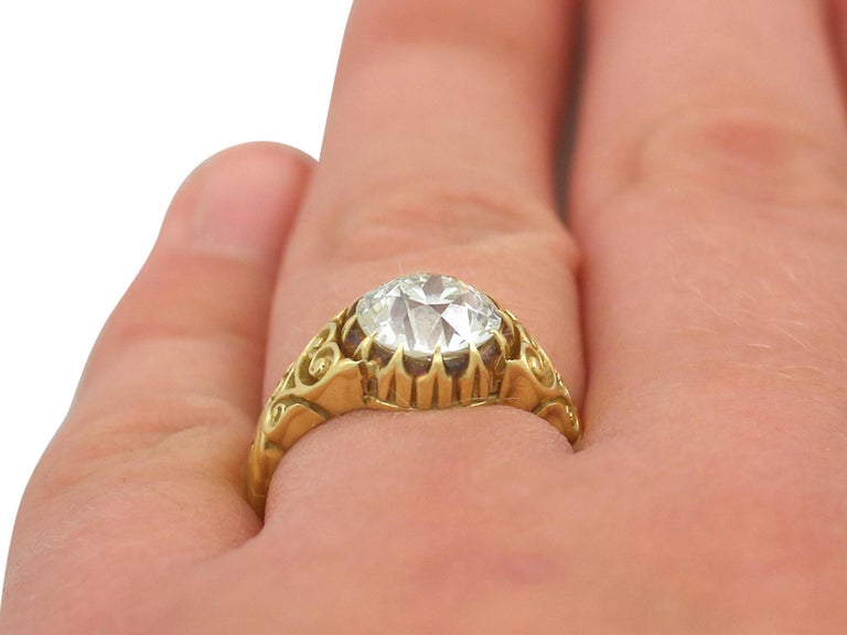 Antique Victorian 2.30 Carat Diamond Yellow Gold Solitaire Ring For Sale 4