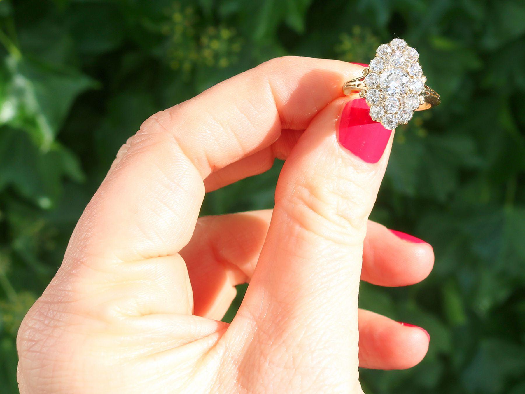 Eine atemberaubende, feine und beeindruckende antiken viktorianischen 2,35 Karat Diamant und 18 Karat Gelbgold Kleid Ring; Teil unserer vielfältigen antiken Schmuck und Estate Jewelry Sammlungen.

Dieser atemberaubende antike Ring ist aus 18 Karat