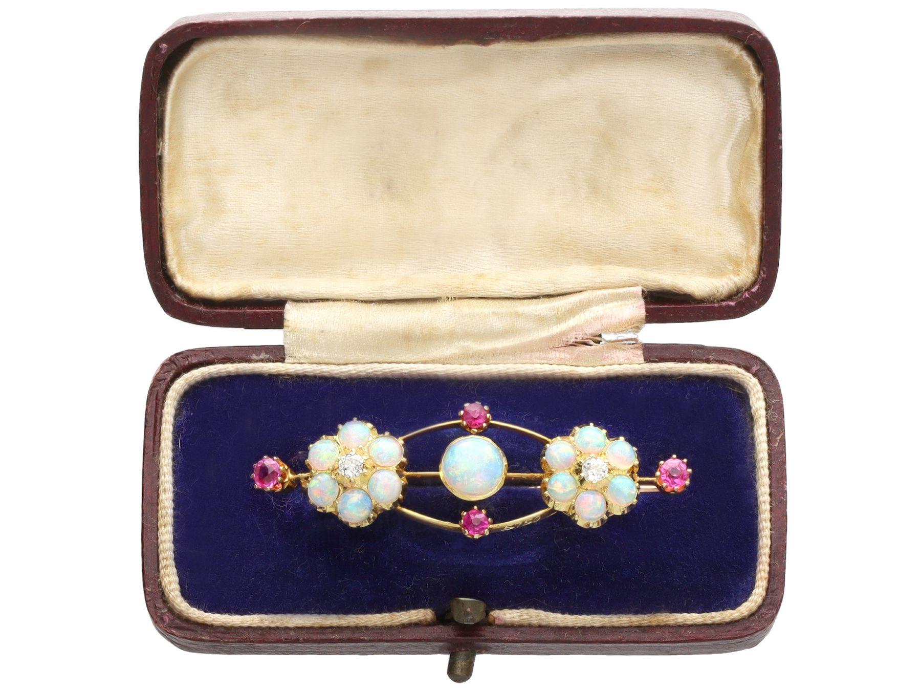 Victorian 2.50 Carat Opal and Diamond Yellow Gold Brooch For Sale 1