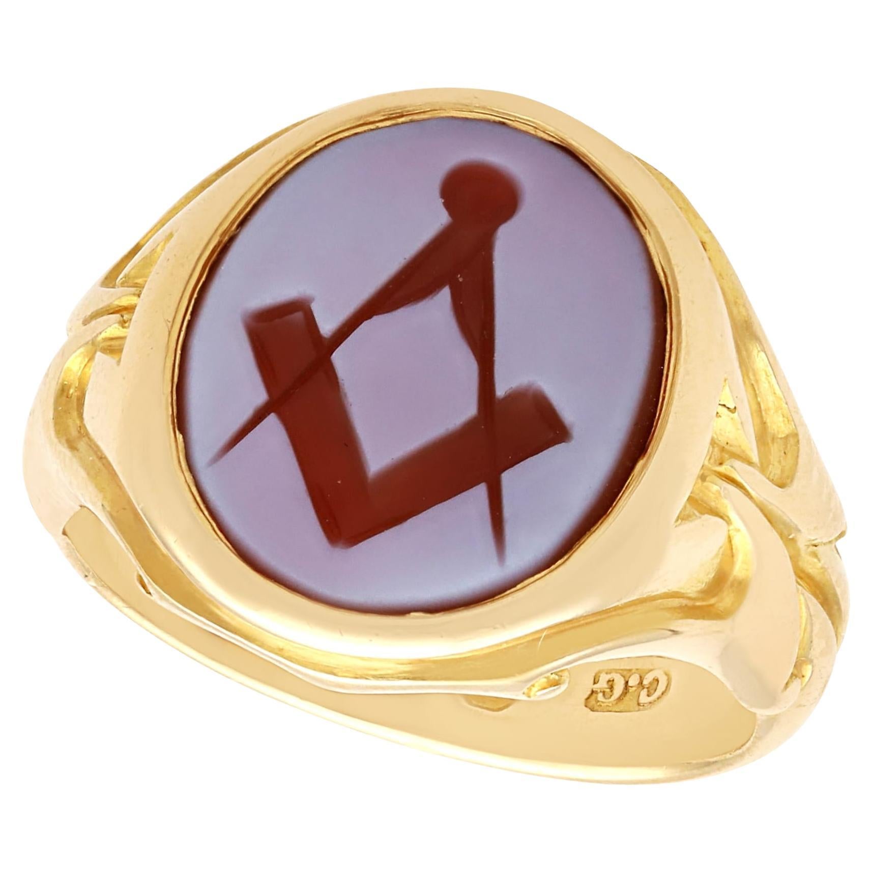 Victorian 2.66 Carat Agate and 18k Yellow Gold Masonic Ring For Sale