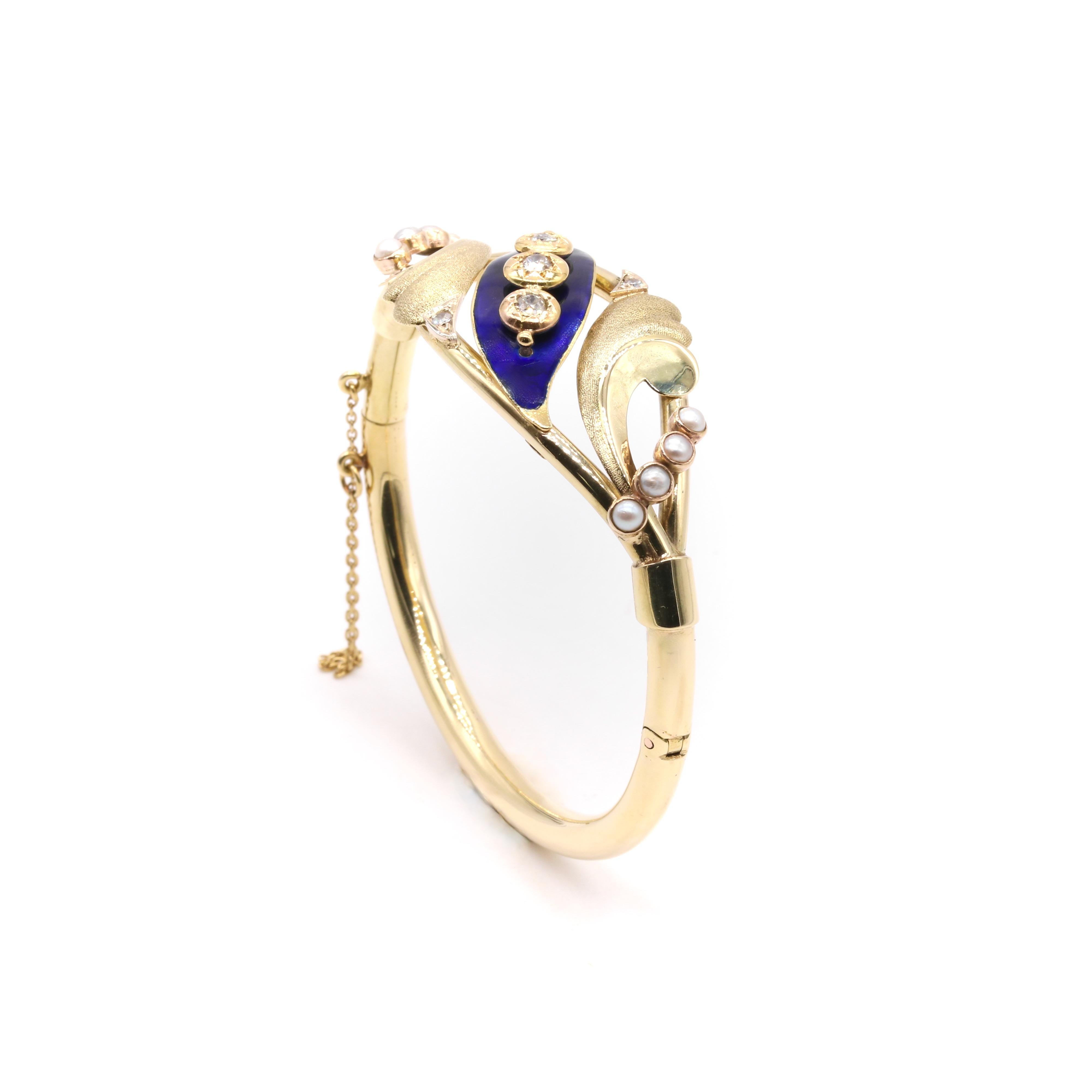 Antikes viktorianisches 27g 14K Gelbgold Diamant-, Perlen- und blaues Emaille-Armband im Angebot 3