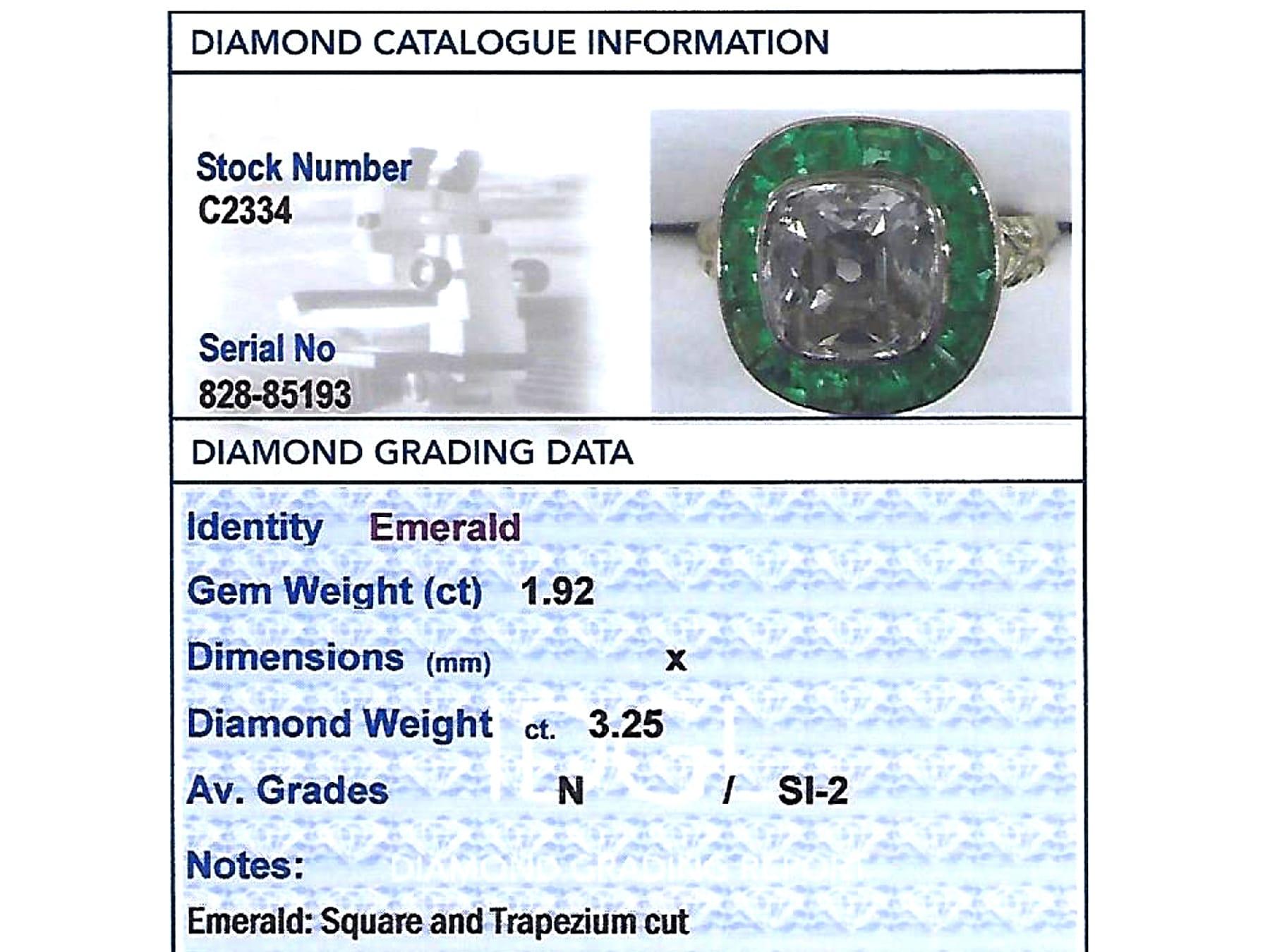 Antique Victorian 3.25 Carat Emerald and 1.92 Carat Diamond Yellow Gold Ring For Sale 2