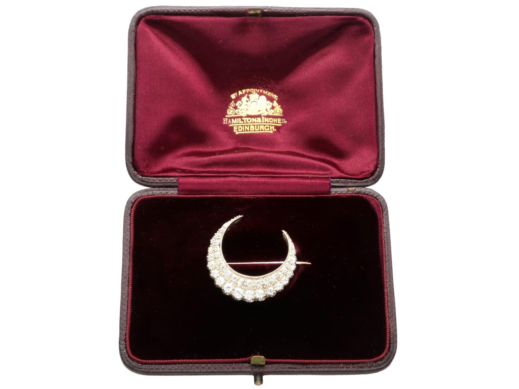 Antike viktorianische Halbmondbrosche/Hair-Anstecknadel, 3,47 Karat Diamant und 9k Gelbgold im Angebot 12