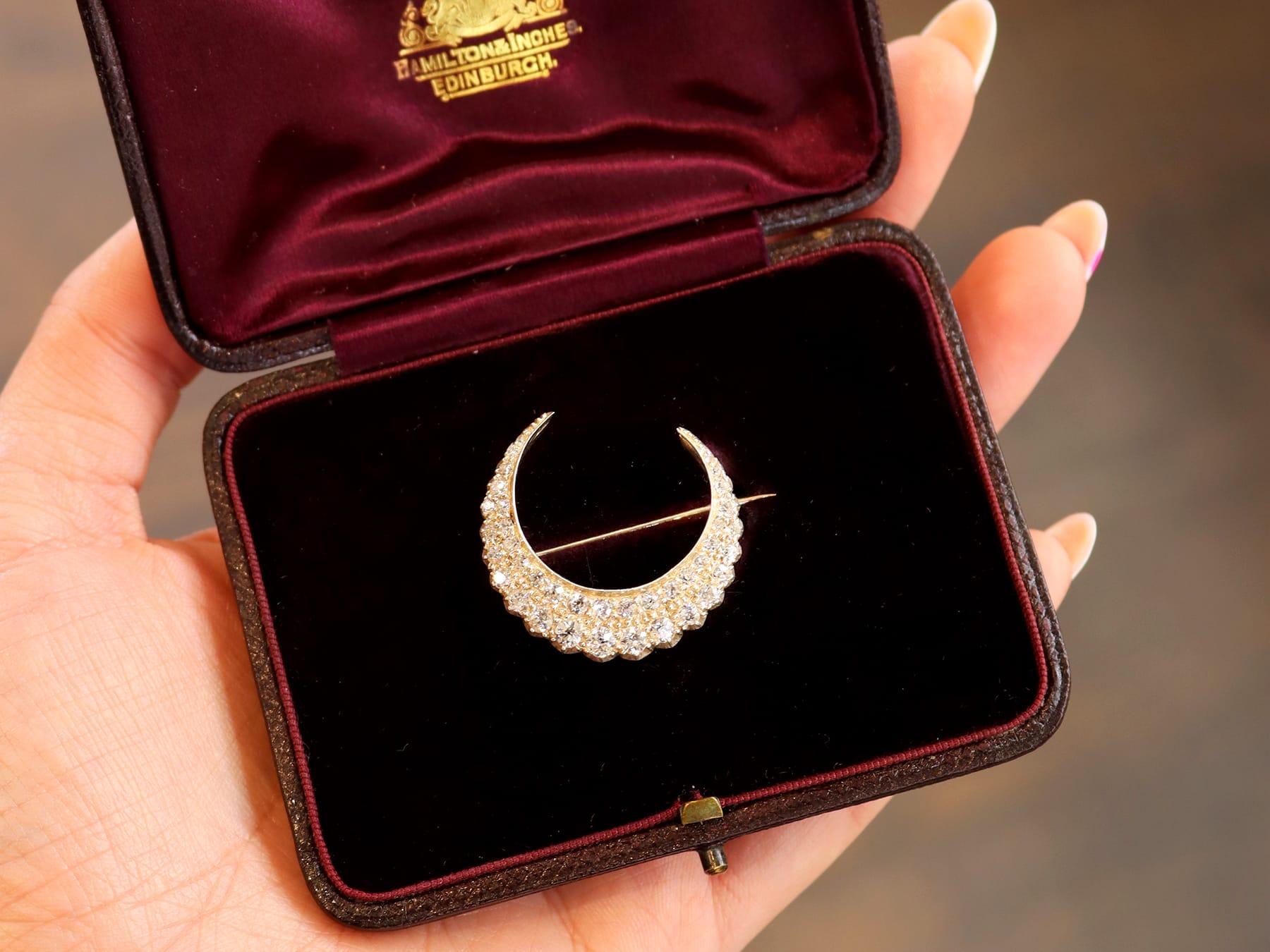 Antike viktorianische Halbmondbrosche/Hair-Anstecknadel, 3,47 Karat Diamant und 9k Gelbgold (Alteuropäischer Schliff) im Angebot
