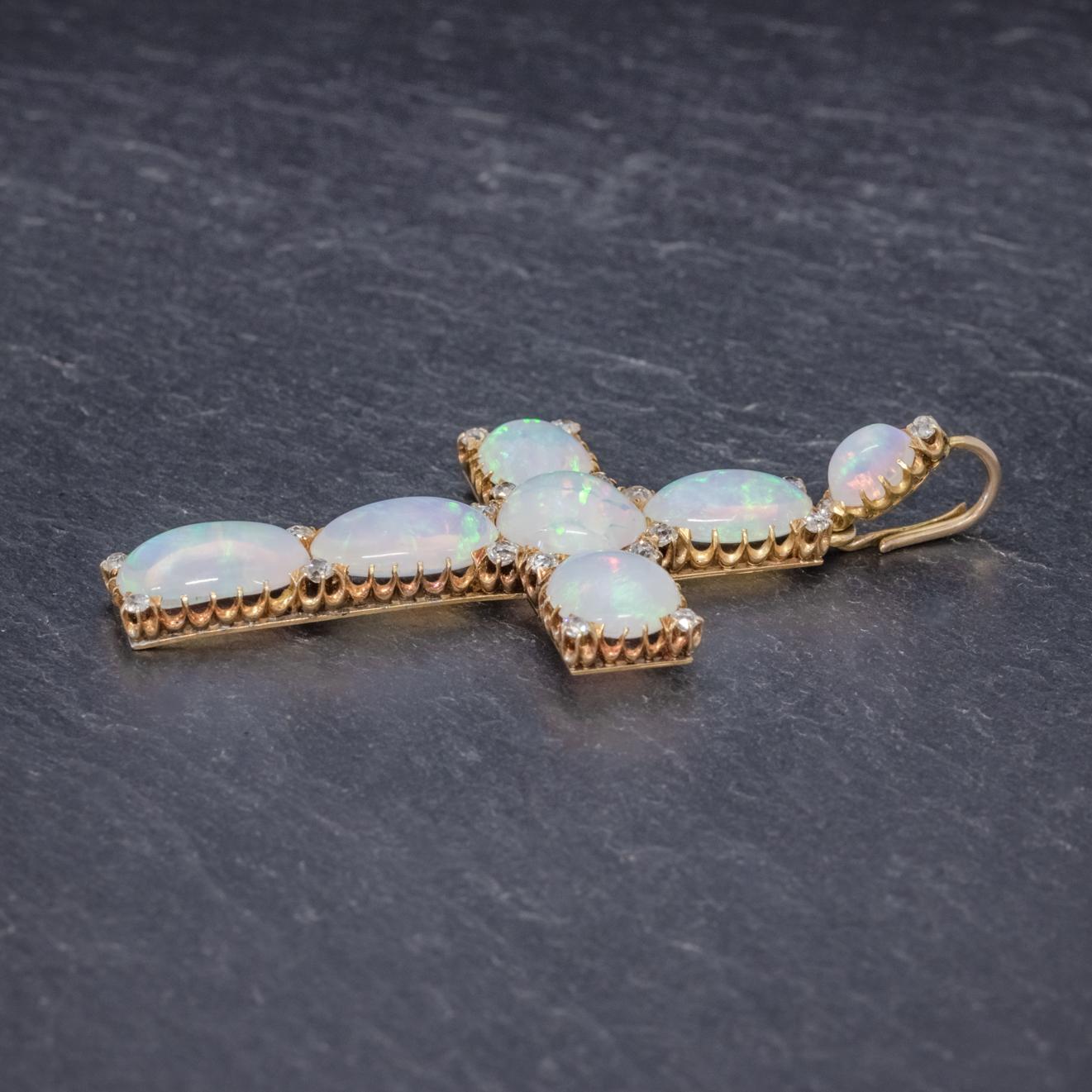 Antique Victorian 35 Carat Opal Cross Pendant Diamond 18 Carat Gold, circa 1900 For Sale 1