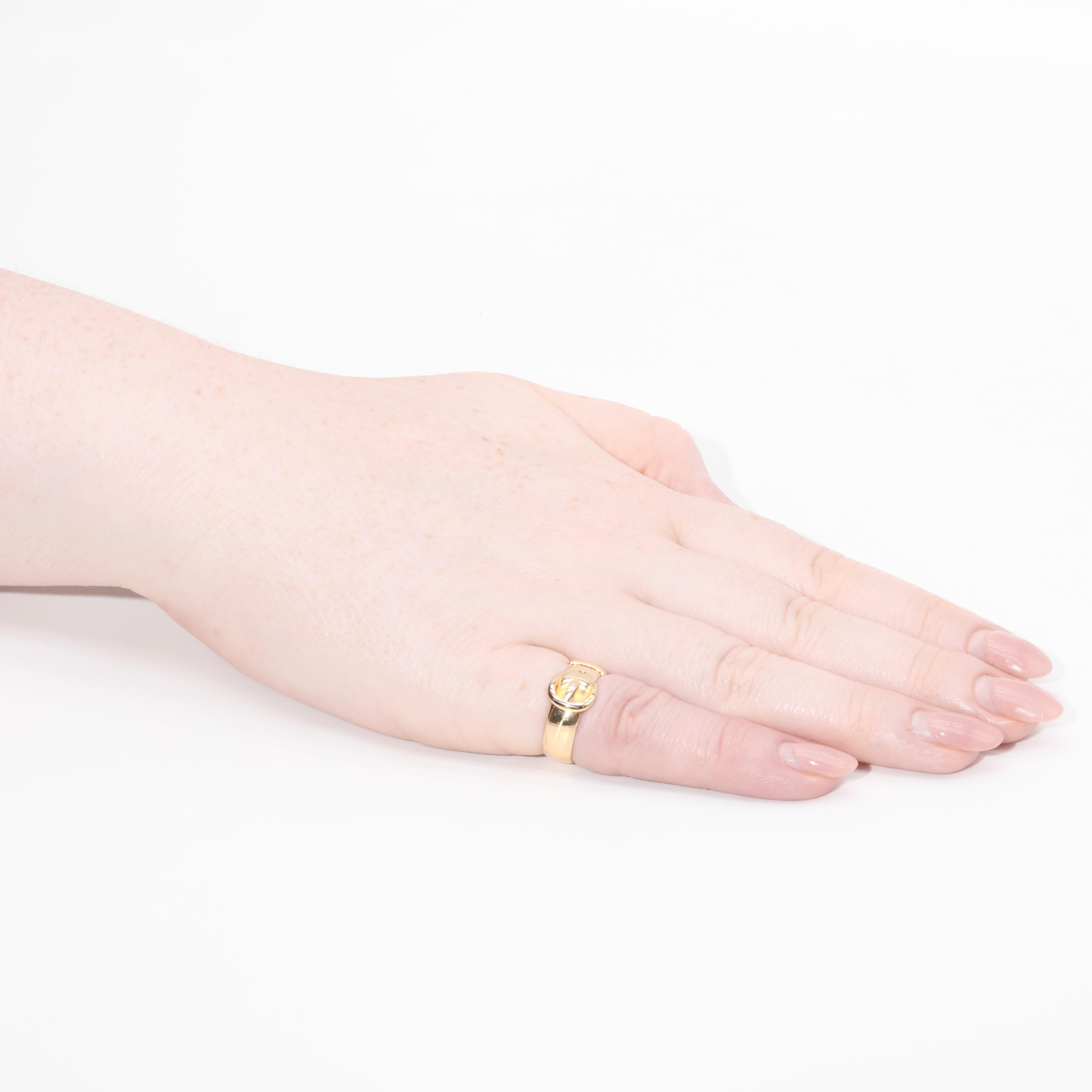 A Victorian yellow gold buckle ring, comprising a yellow gold band in the form of a belt or a buckle, in 18 karat yellow gold. 

This beautiful Victorian ring is formed in the shape of a buckle or belt. This motif would have been known as a ‘garter’