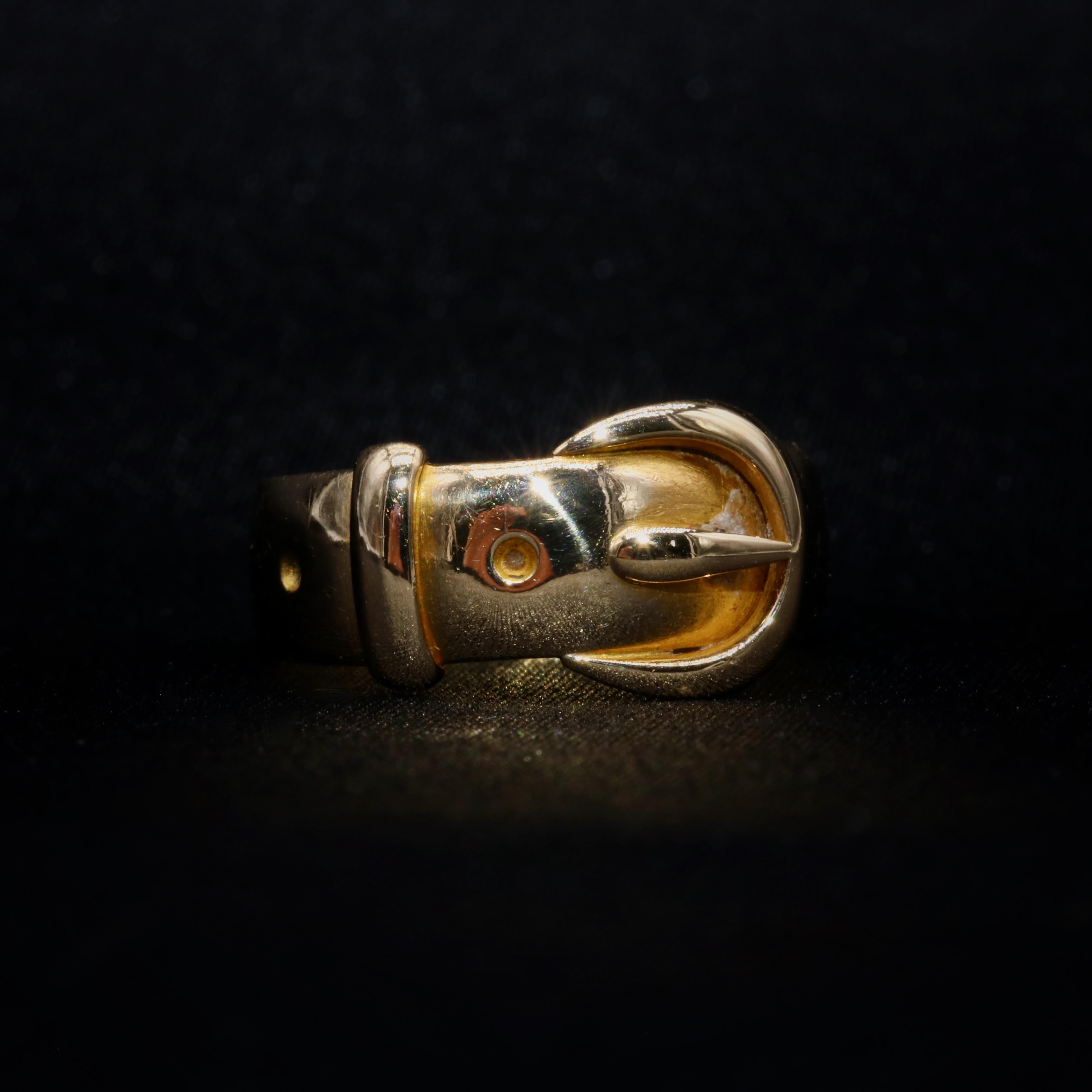 Antique Victorian 4.9g 18K Yellow Gold Wide Buckle Band Ring In Good Condition In Staines-Upon-Thames, GB