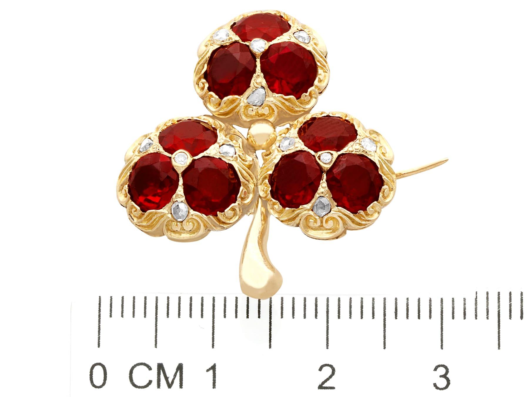 Antique Victorian 5.20 Carat Garnet Diamond and Gold Clover Brooch In Excellent Condition In Jesmond, Newcastle Upon Tyne