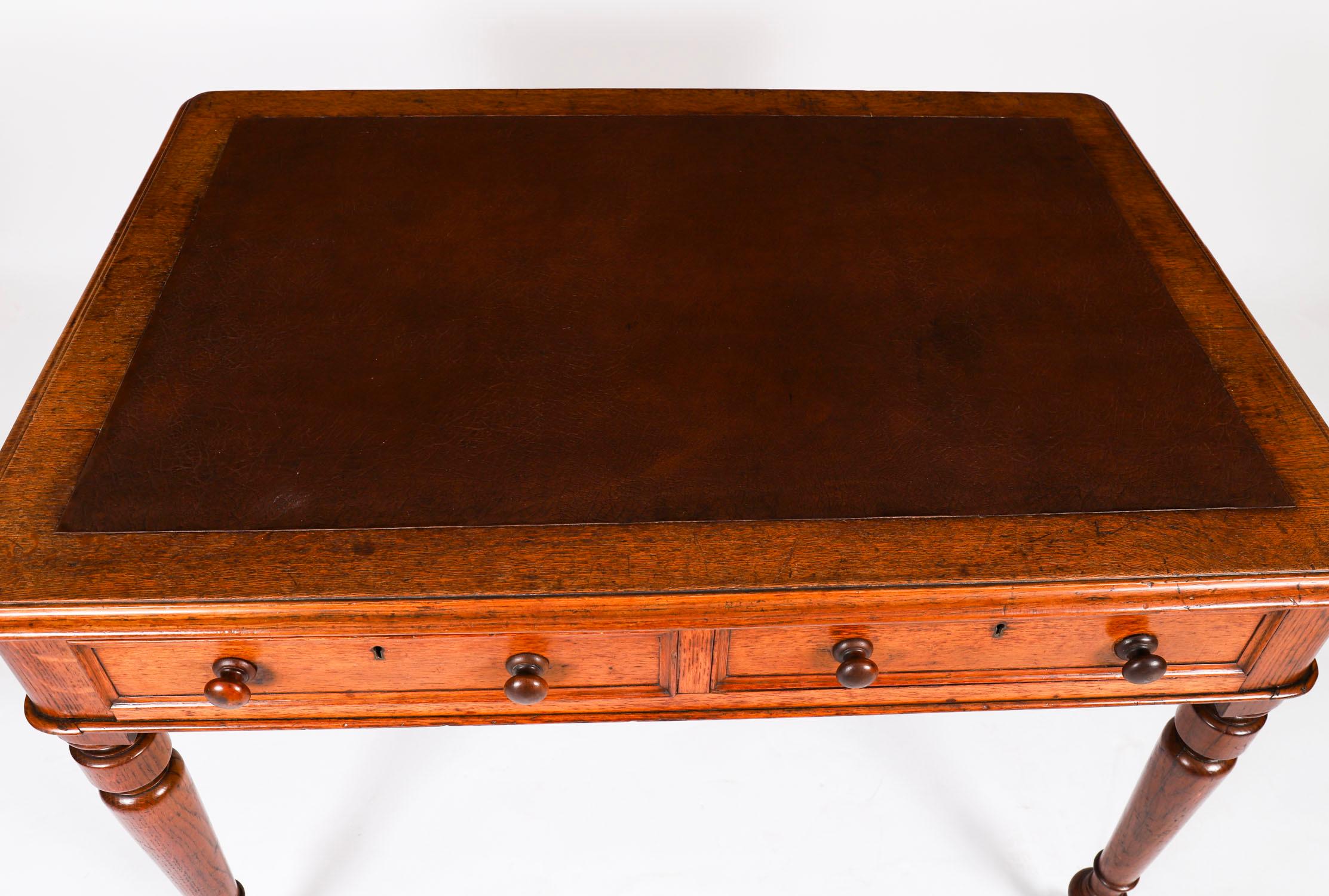 Ancienne table à écrire victorienne à 6 tiroirs en Oak Oak Bureau 19ème siècle en vente 4