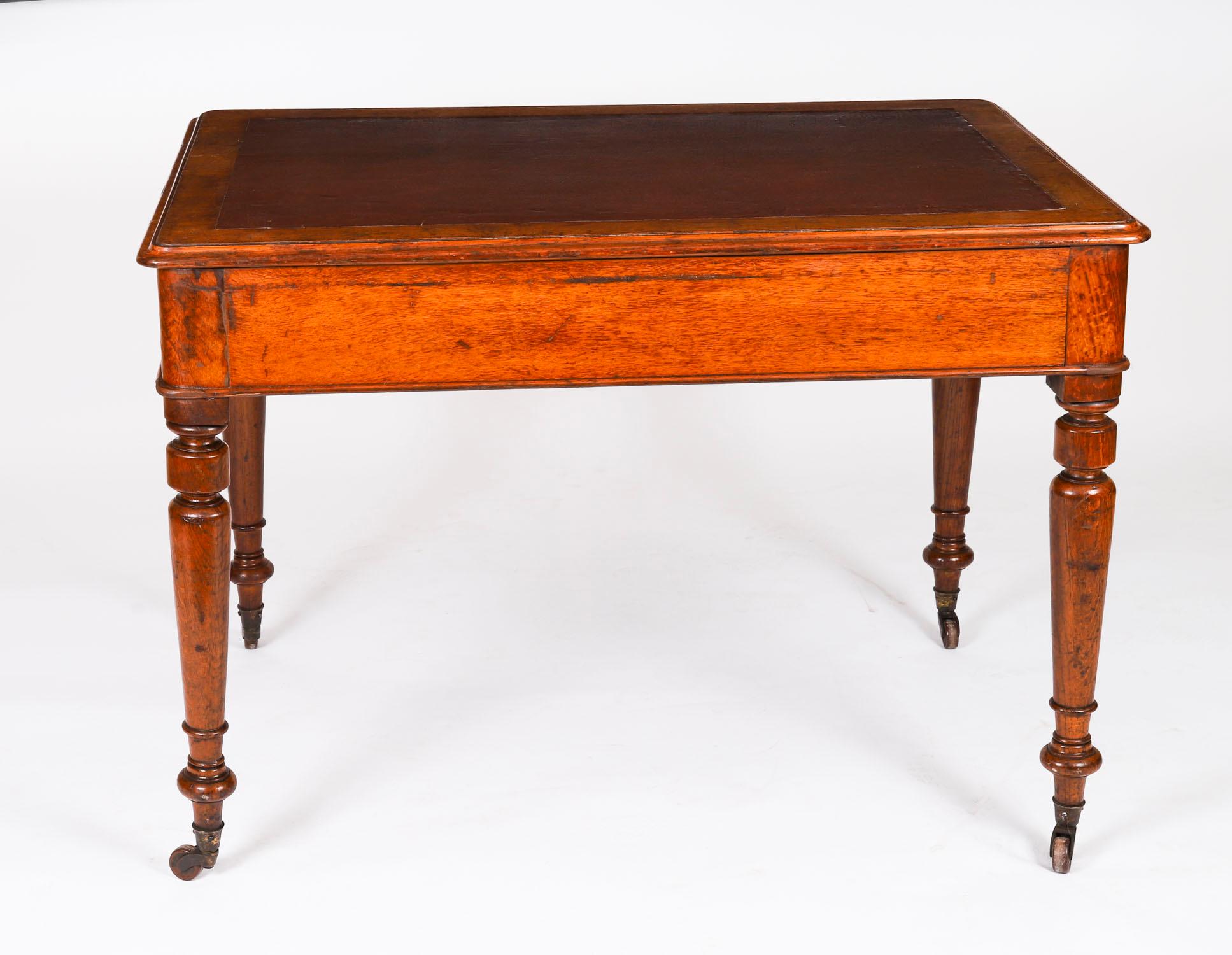 Ancienne table à écrire victorienne à 6 tiroirs en Oak Oak Bureau 19ème siècle en vente 5