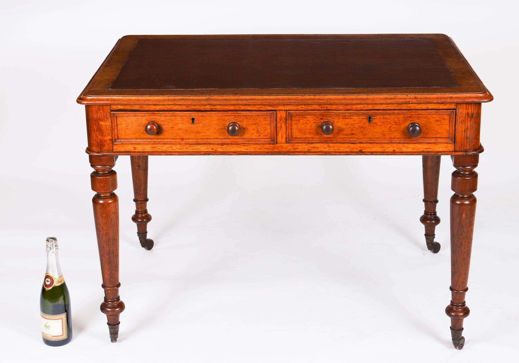 Ancienne table à écrire victorienne à 6 tiroirs en Oak Oak Bureau 19ème siècle en vente 11