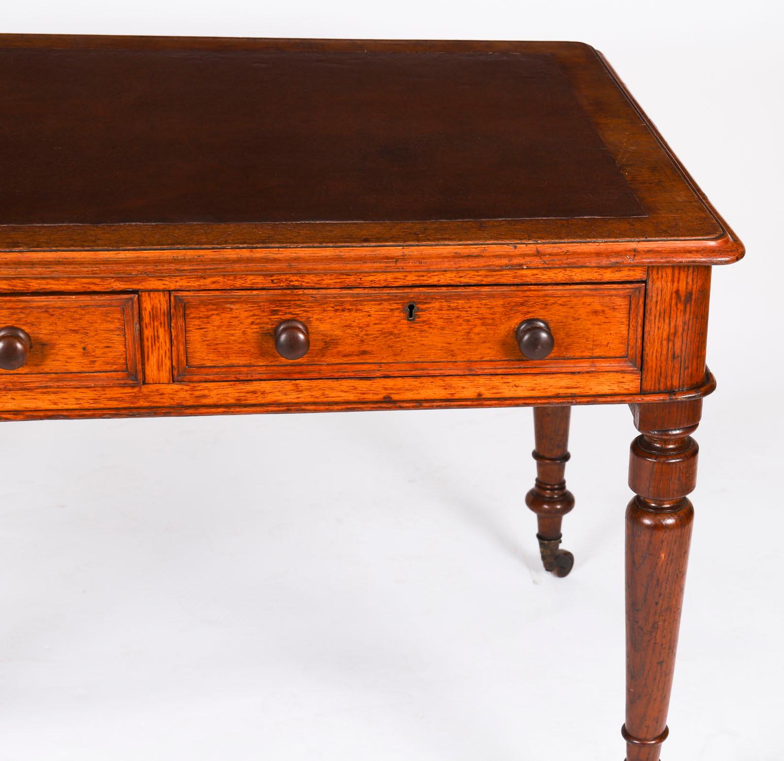 Victorien Ancienne table à écrire victorienne à 6 tiroirs en Oak Oak Bureau 19ème siècle en vente