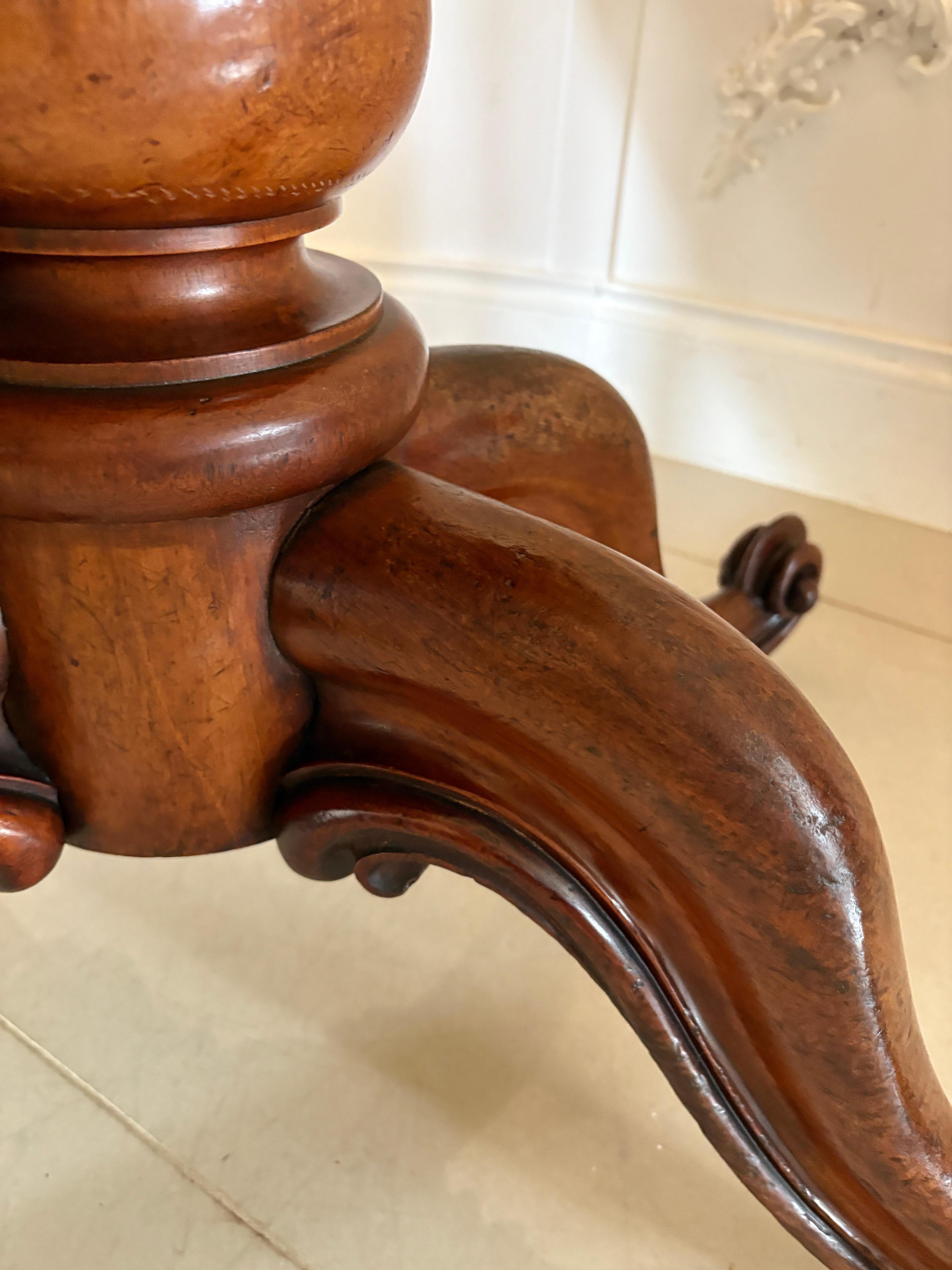 Antike viktorianische 6-Sitzer Qualität Figured Mahagoni Oval geformt Esstisch im Angebot 7