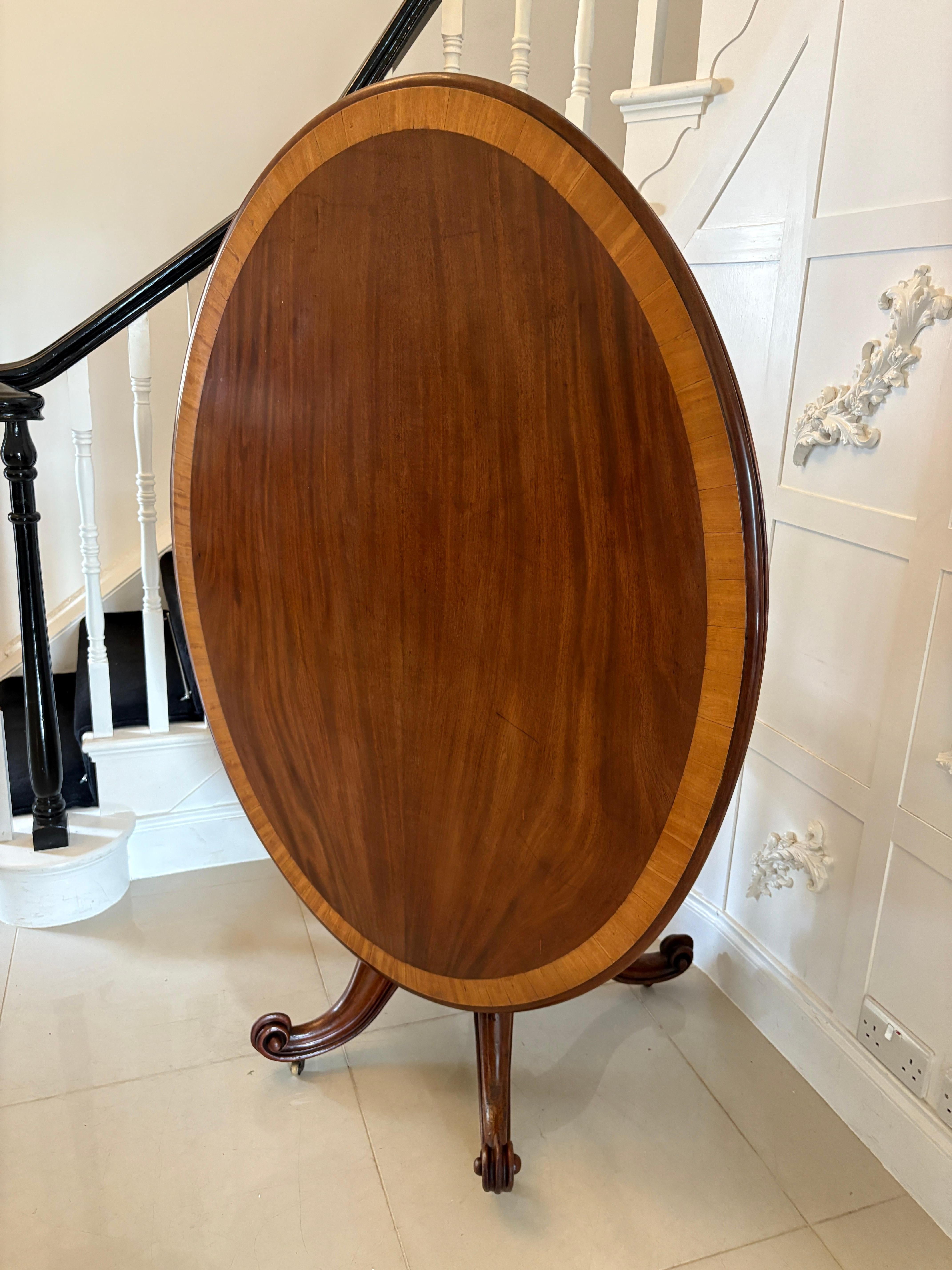 Antike viktorianische 6-Sitzer Qualität Figured Mahagoni Oval geformt Esstisch (Viktorianisch) im Angebot
