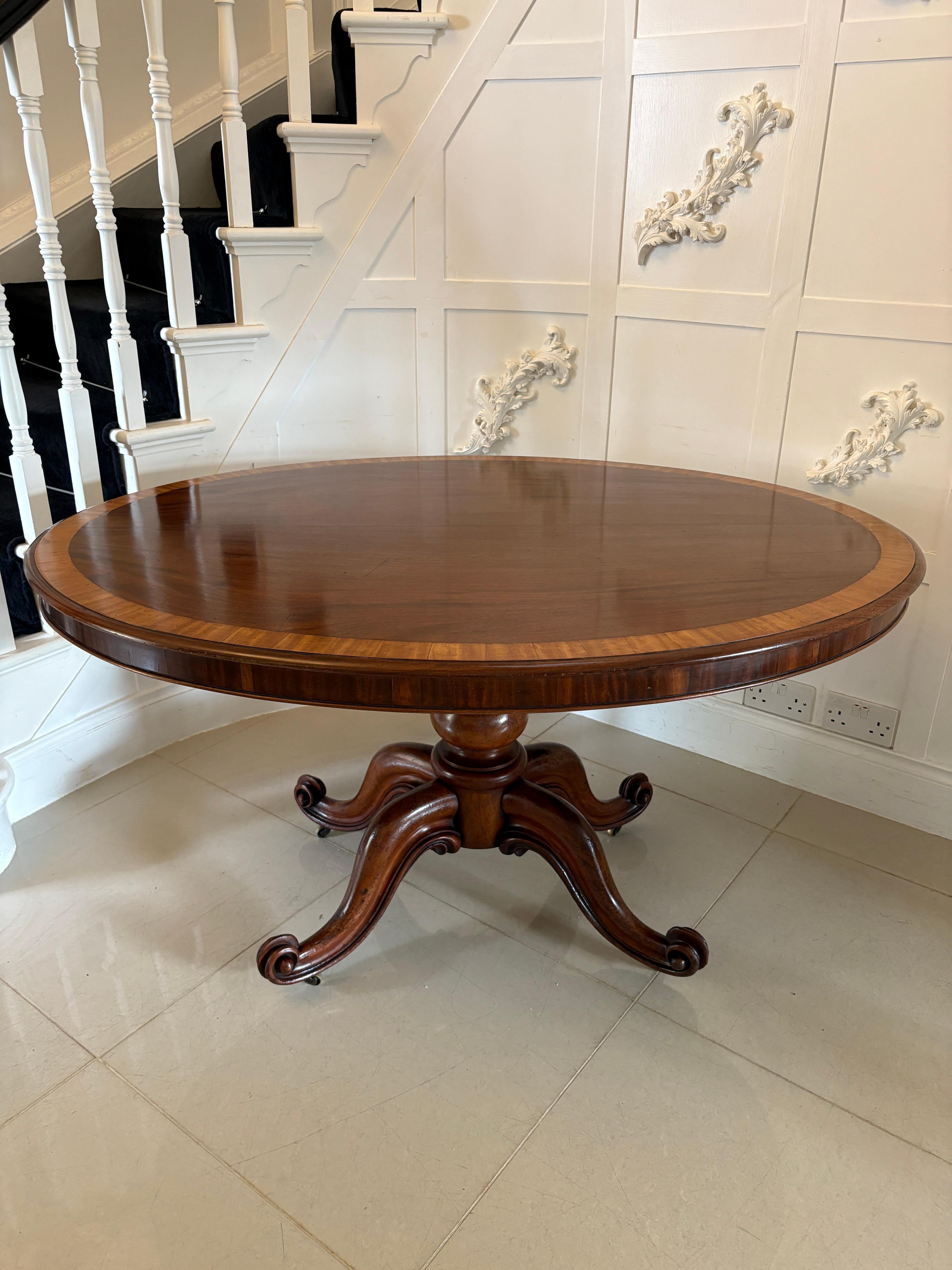 Antike viktorianische 6-Sitzer Qualität Figured Mahagoni Oval geformt Esstisch im Angebot 1