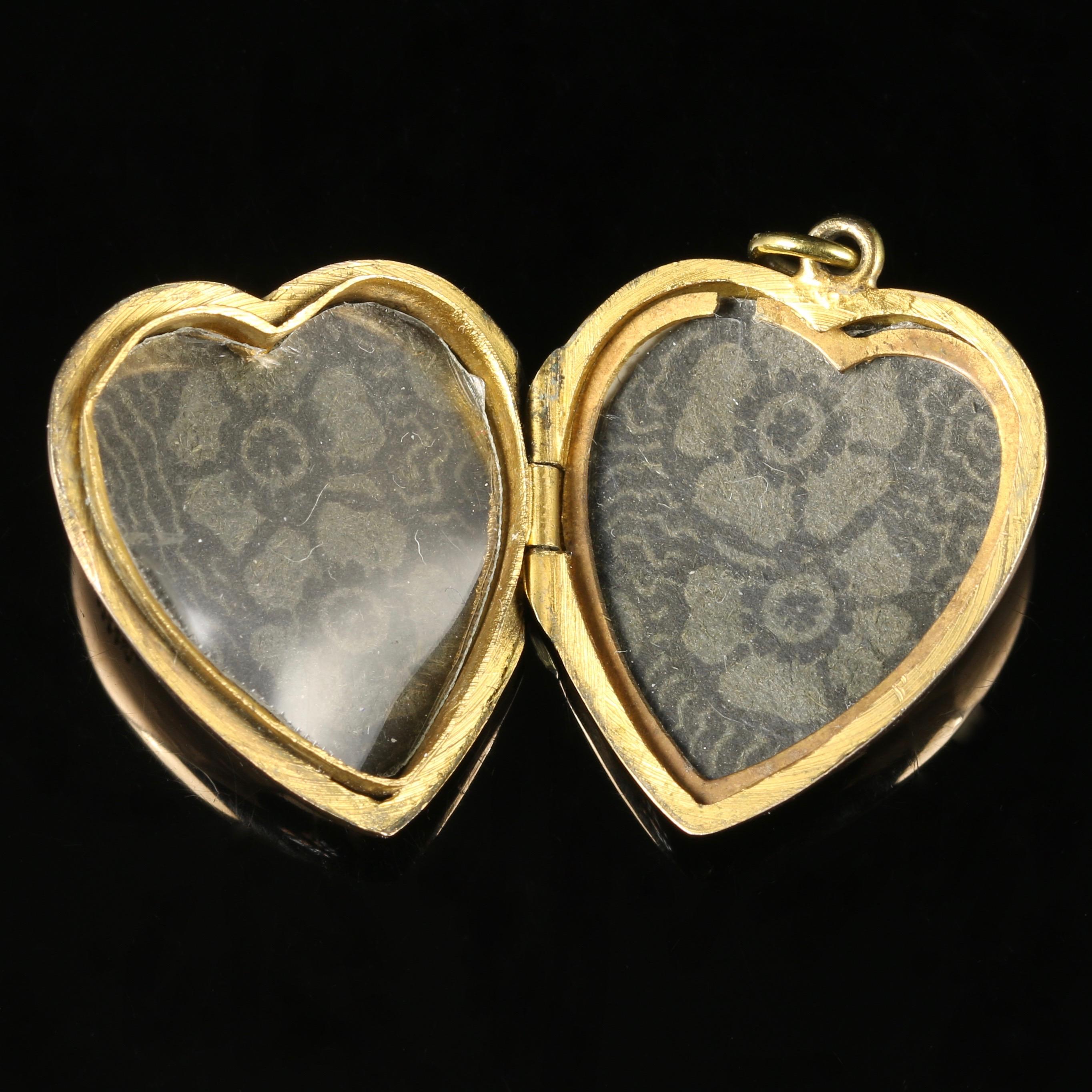 Antique Victorian 9 Carat Gold Heart Locket, circa 1890 In Excellent Condition In Lancaster, Lancashire