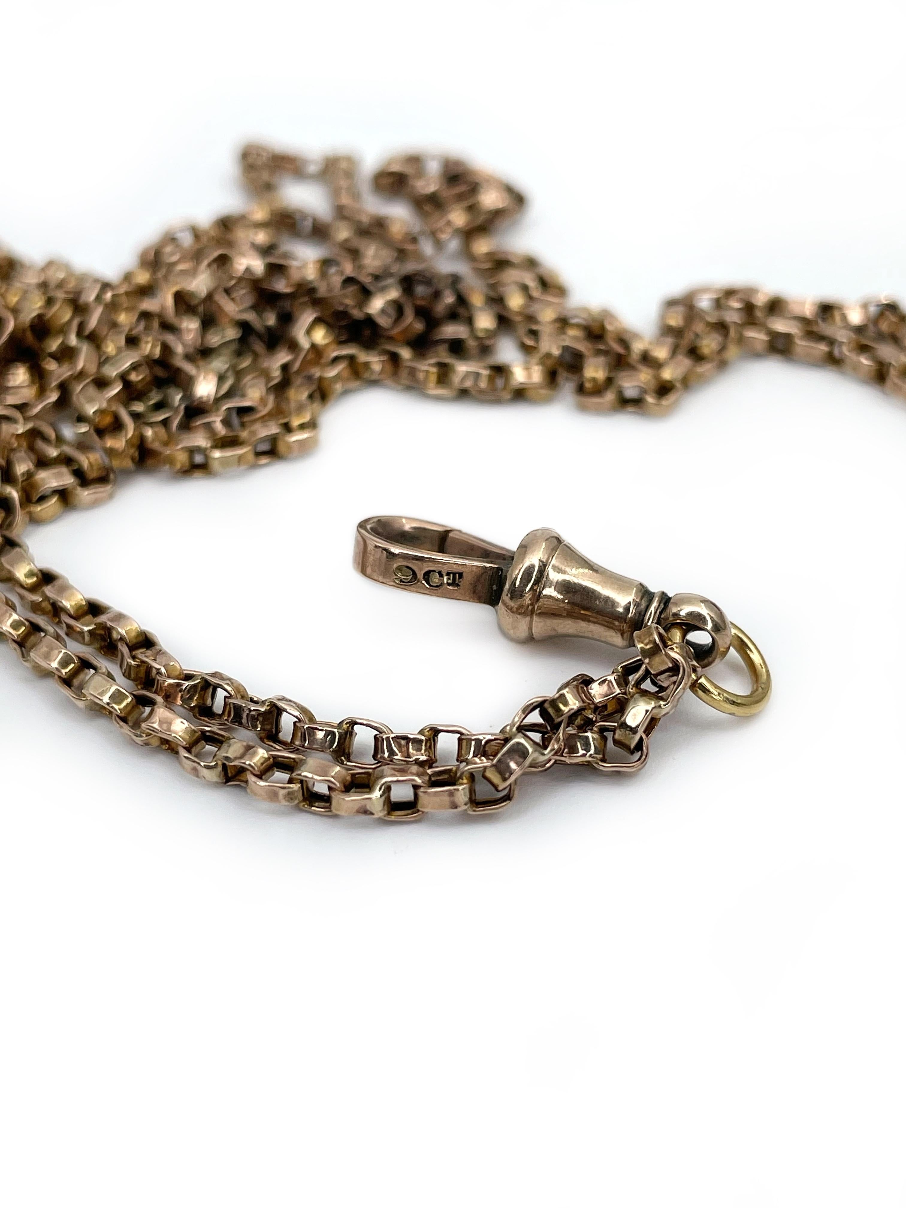This is an antique Victorian long belcher guard chain necklace. It features a swivel dog clip that can be used to attach a pendant or fob. The chain is crafted in 9K gold. The colour is a warm rose with yellow hint. 

In Victorian times this chain
