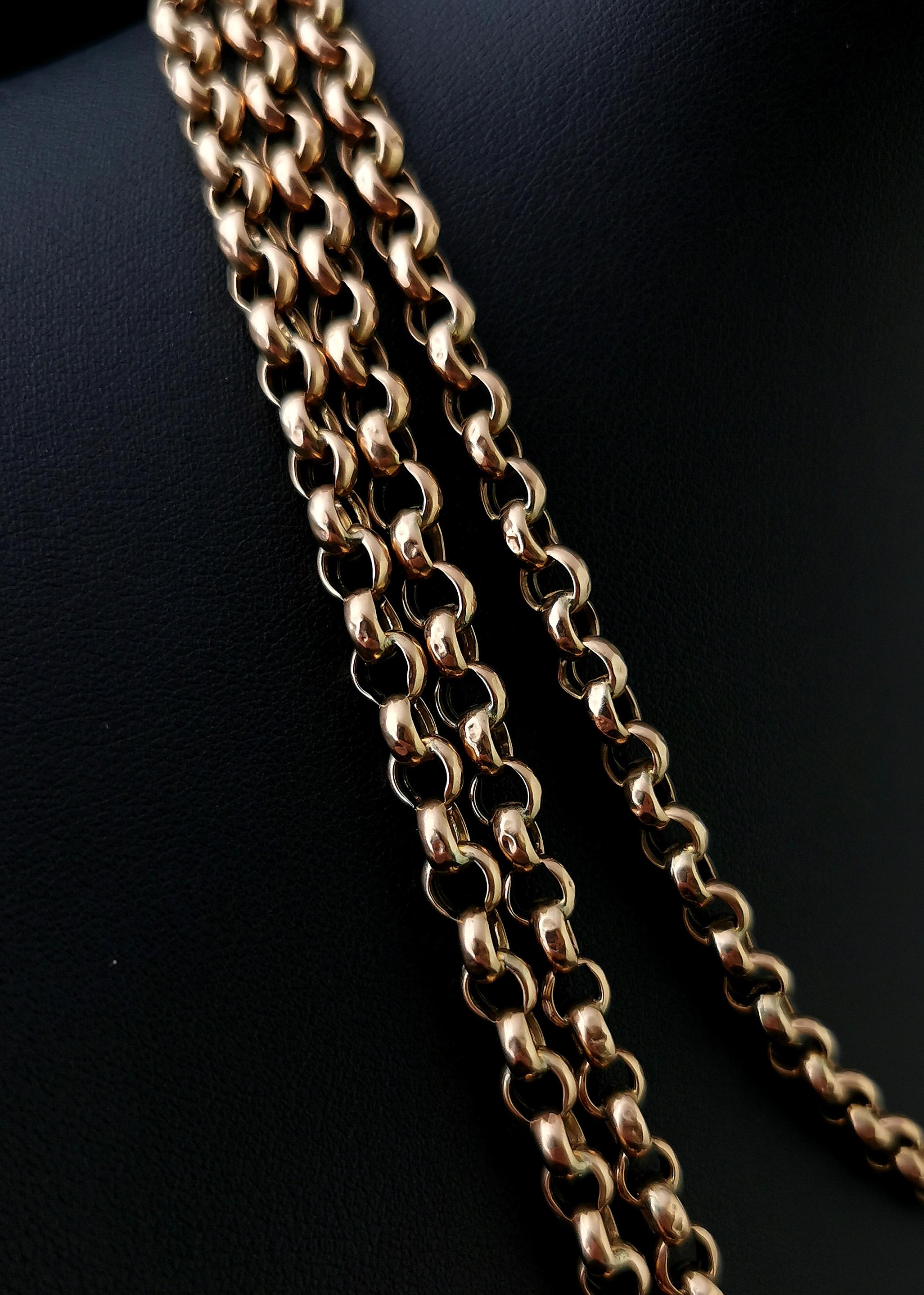 Antique Victorian 9 Karat Yellow Gold Longuard Chain, Belcher Link Necklace In Good Condition In NEWARK, GB