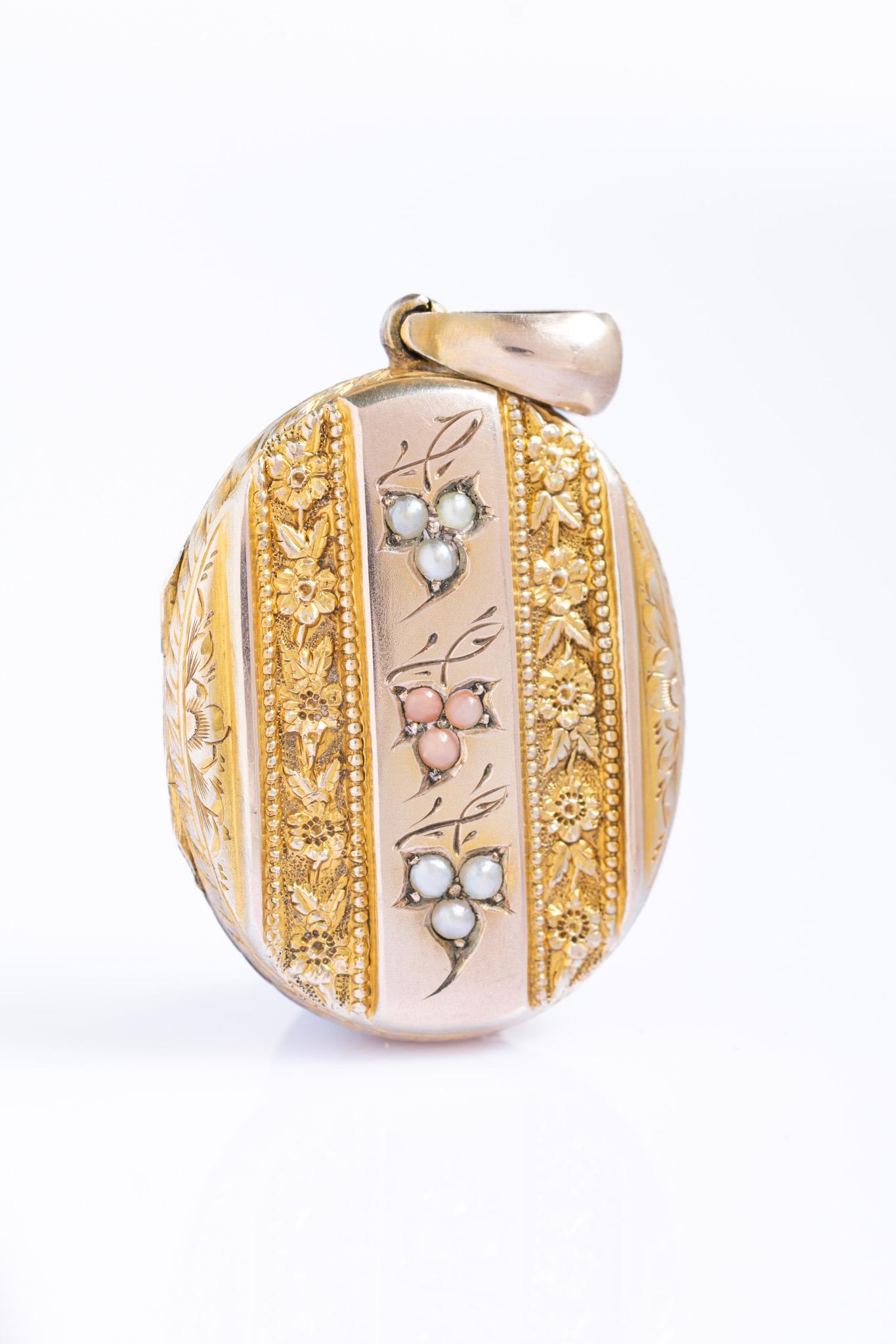 Donna Antico medaglione vittoriano in oro 9ct e argento dorato con corallo e perle in vendita