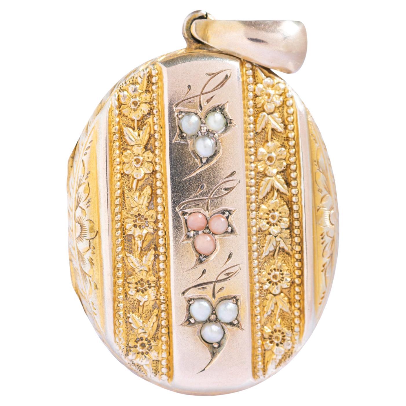 Antico medaglione vittoriano in oro 9ct e argento dorato con corallo e perle in vendita