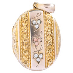 Antiguo relicario victoriano de oro de 9 ct y plata dorada con coral y perlas