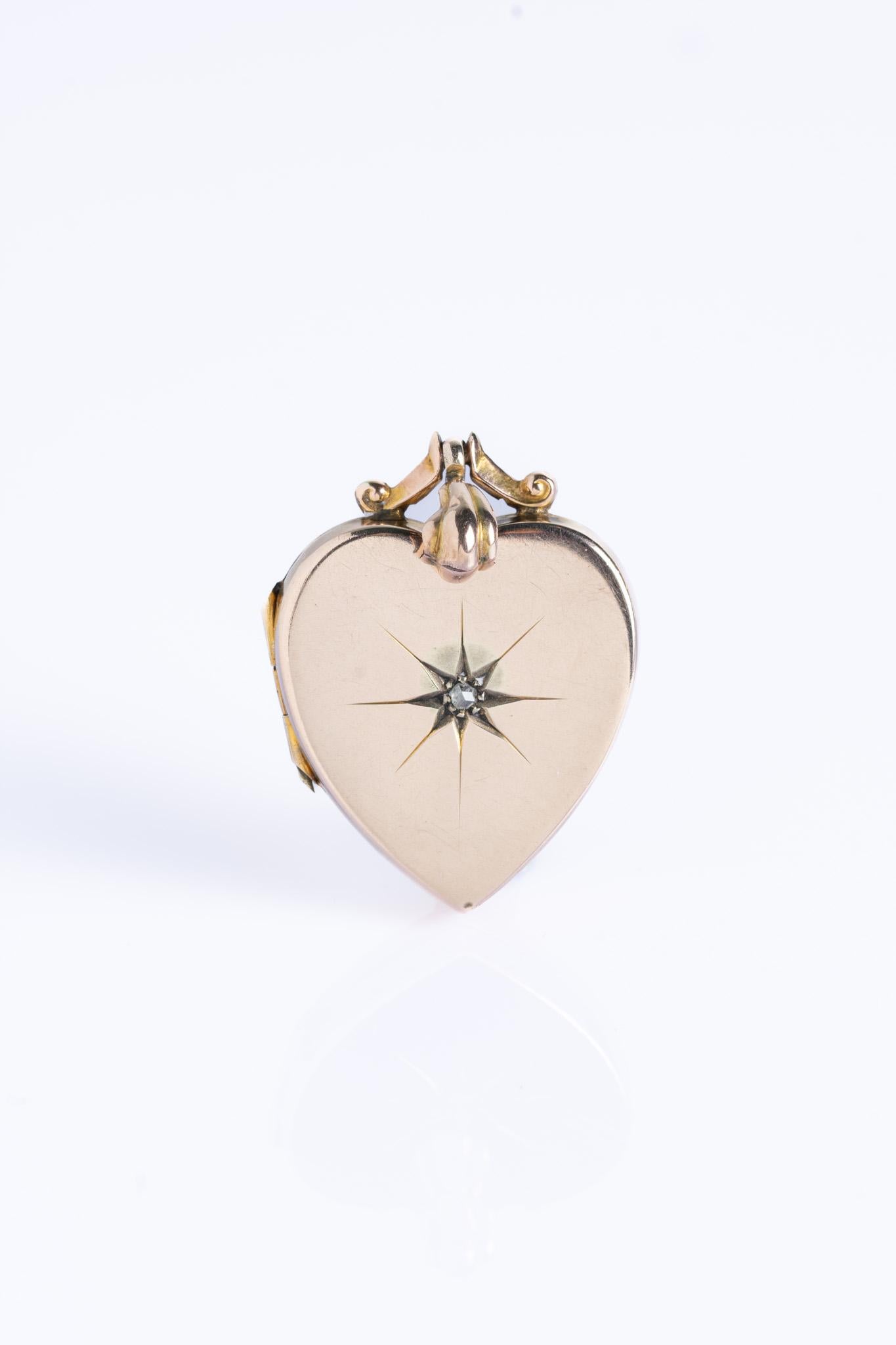 Vittoriano Antico medaglione vittoriano in oro 9ct con diamante sul retro e sul davanti in vendita