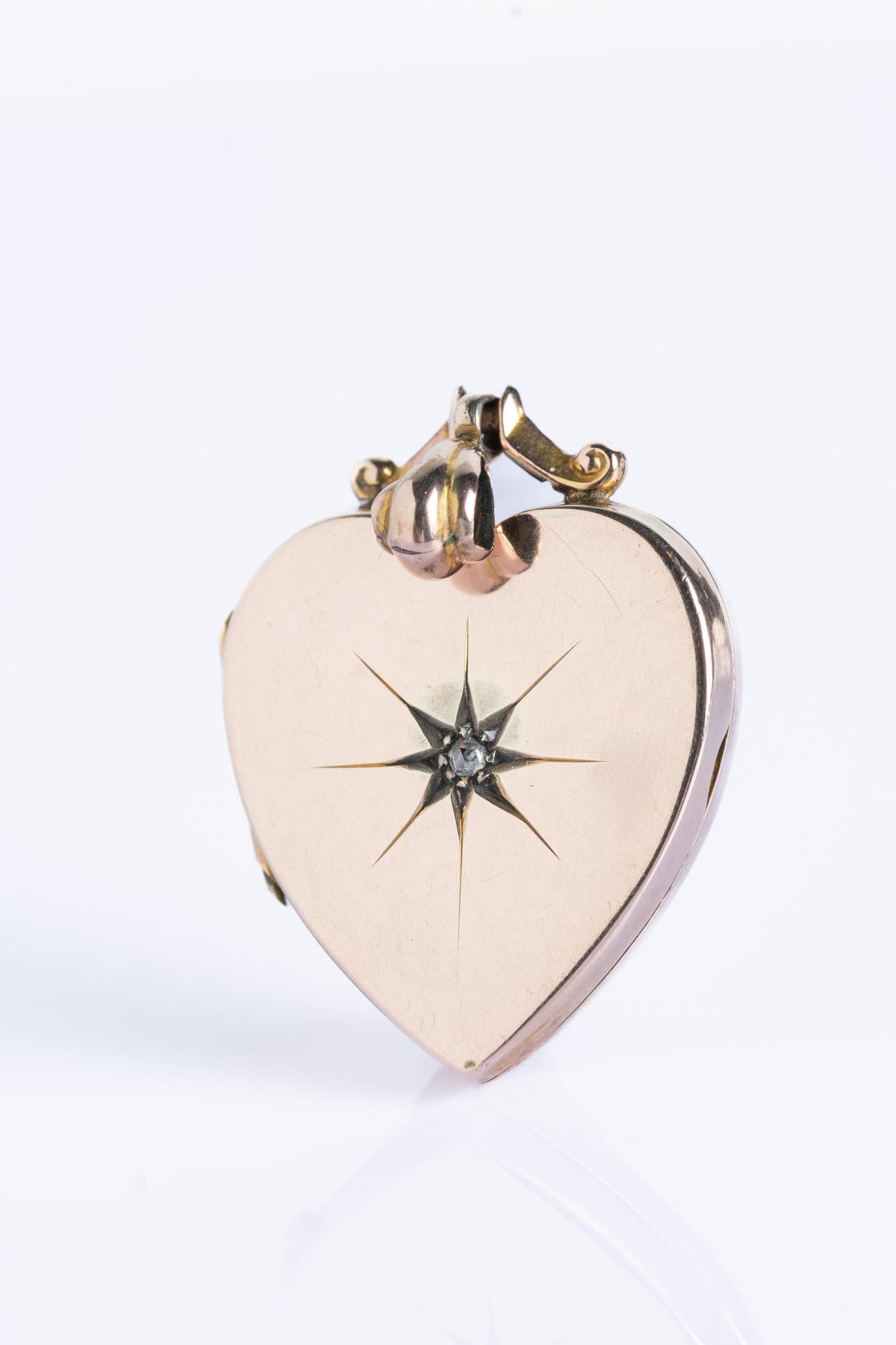 Antico medaglione vittoriano in oro 9ct con diamante sul retro e sul davanti In condizioni buone in vendita a Portland, England