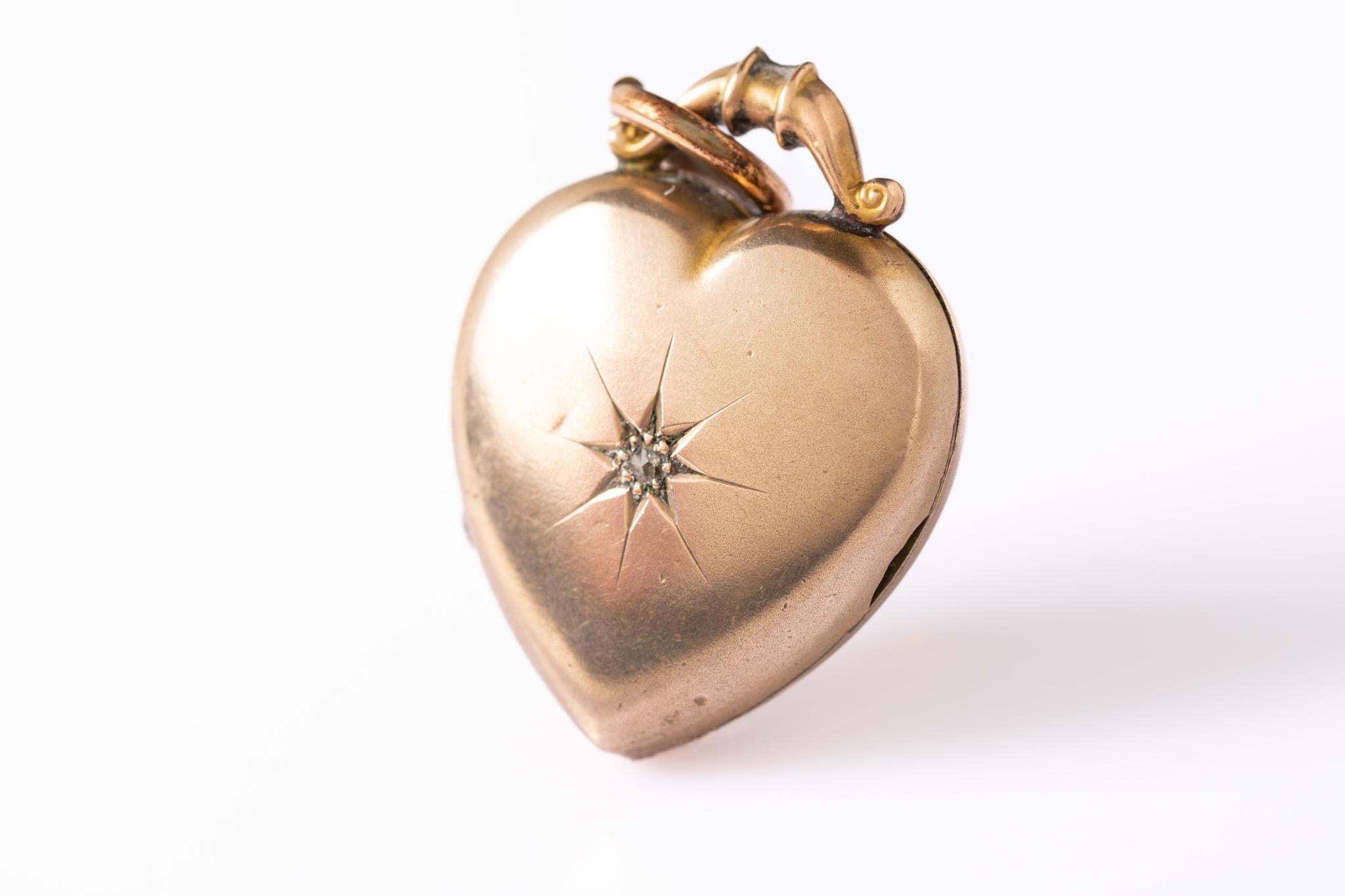 Donna Antique Victorian 9ct Gold Back and Front Diamond Heart Locket in vendita