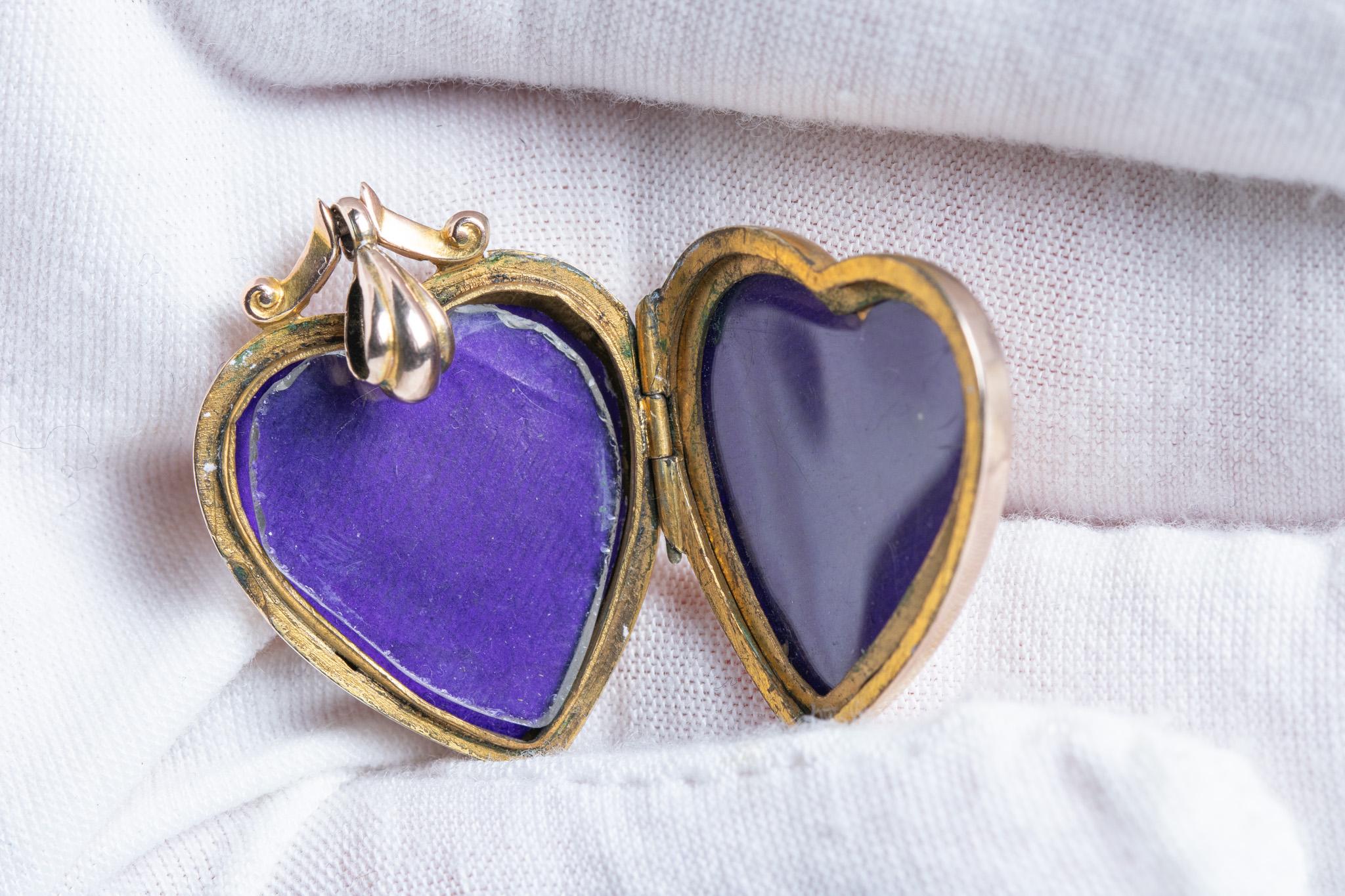 Antico medaglione vittoriano in oro 9ct con diamante sul retro e sul davanti in vendita 1