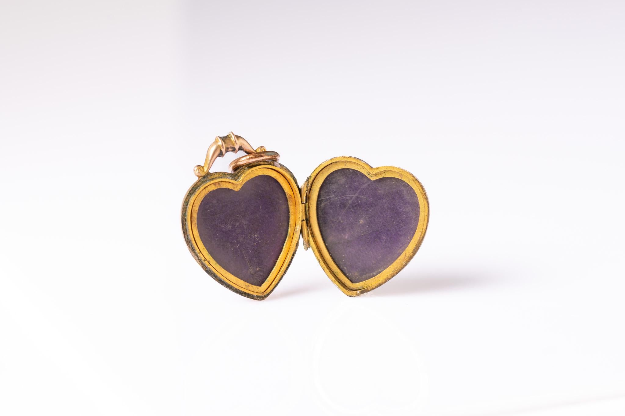 Antique Victorian 9ct Gold Back and Front Diamond Heart Locket in vendita 2