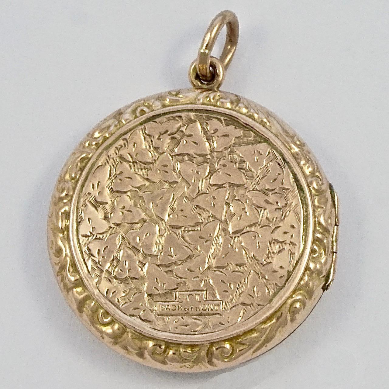 Schöne antike viktorianische 9ct Gold zurück und vor Medaillon mit einem Schild Kartusche, und mit eingravierten Efeublättern, und ein Blatt scroll Design Einfassung. Das runde Medaillon misst einen Durchmesser von 2,9 cm / 1,14 Zoll. Das Medaillon