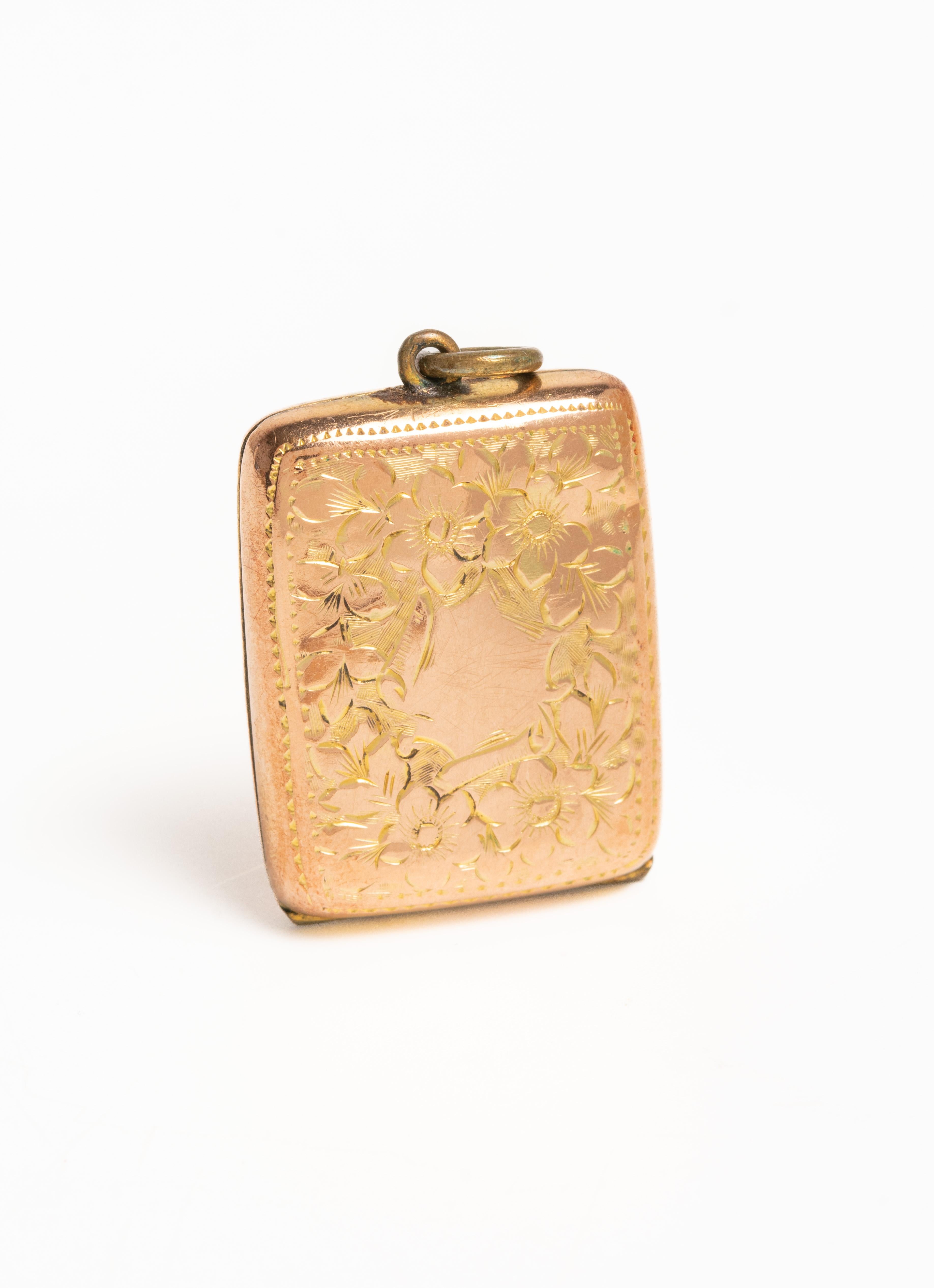 This lovely antique 9ct front & back gold rectangular book locket was made in the Victorian era and is beautifully hand-engraved with a flower and cartouche design in the centre. The back of the locket is engraved with ivy motif and hallmarked '9ct